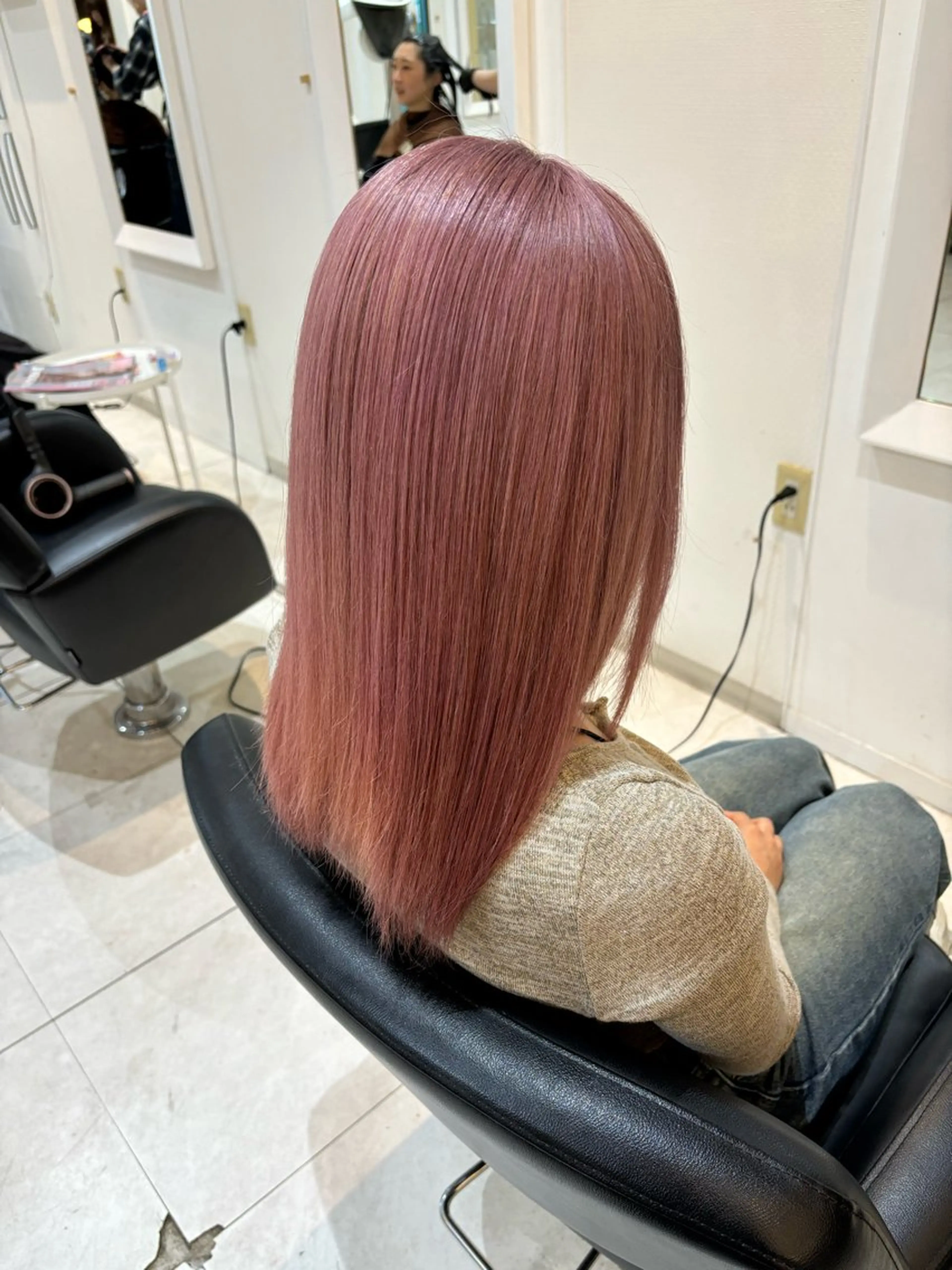 セミロング カラー ベージュカラー ピンクカラー ピンクベージュ カット ヘアカラー トリートメント くさかみさき🌼暖色 /耳つぼ/オタク🌼のヘアスタイル