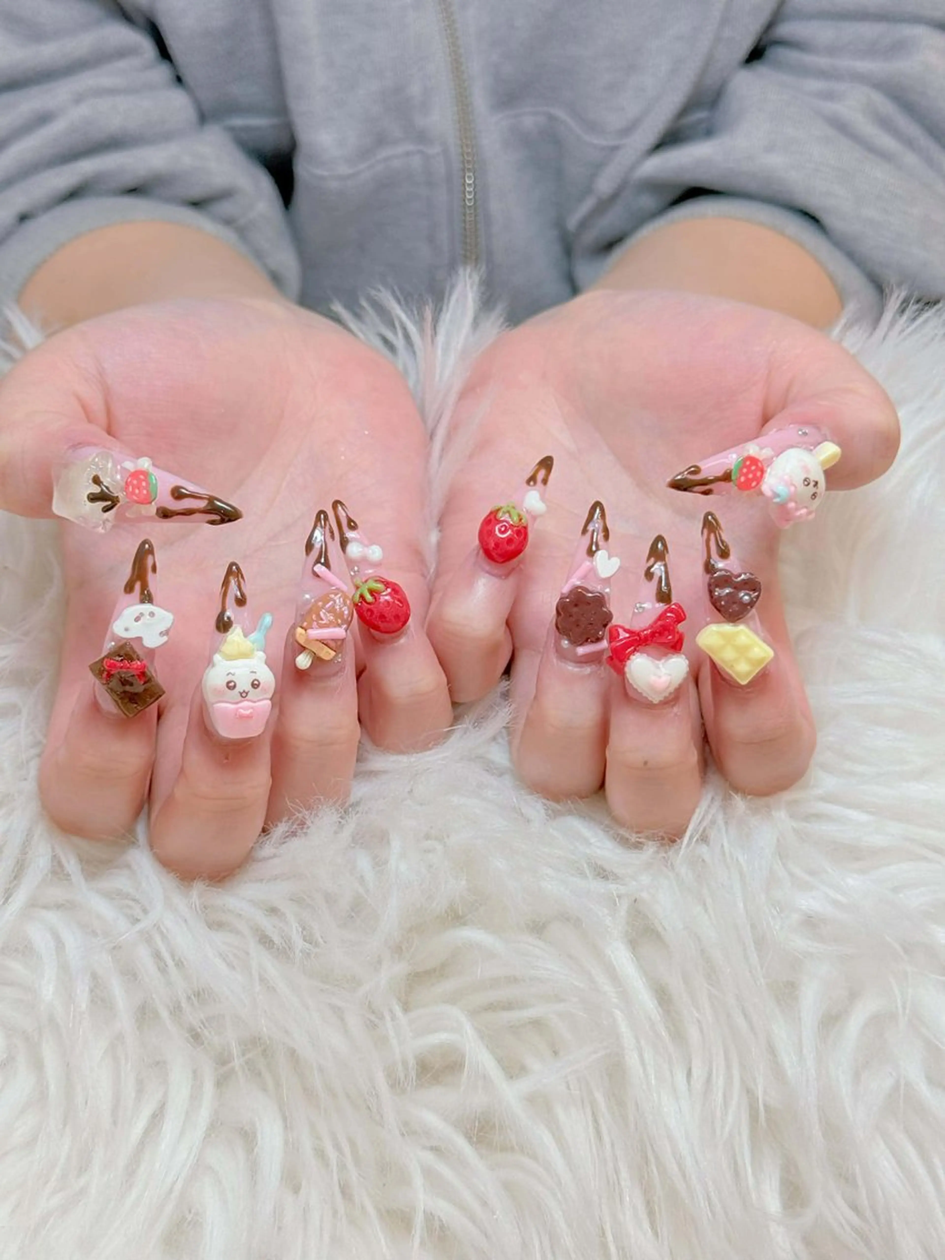 ネイル ハンドネイル ミン ゴテゴテネイルのネイルデザイン