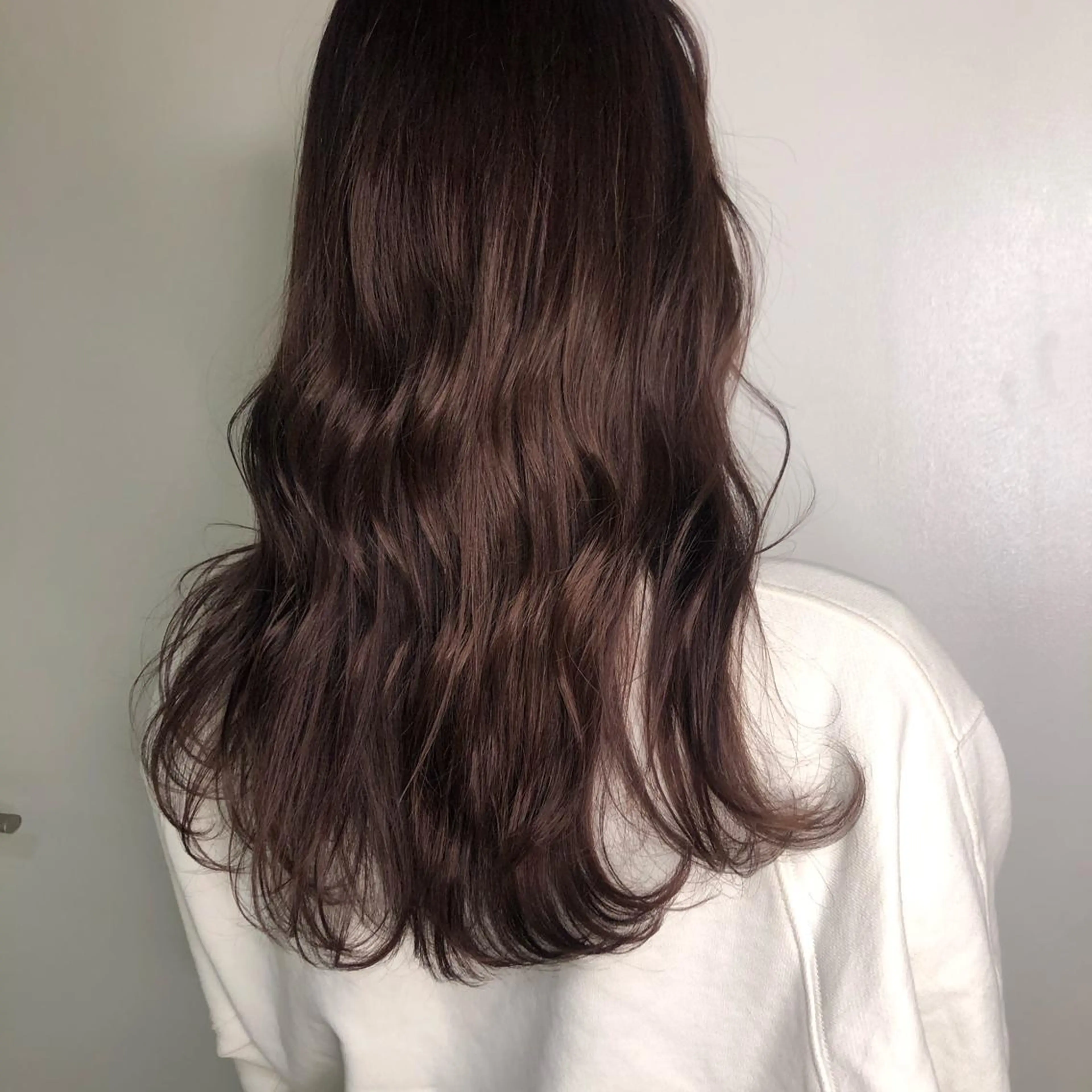 セミロング カラー ヘアアレンジ マツエク・マツパ ブラウンカラー パープルカラー パープルブラウン カラーマツエク Noah's　Ark所属・透明感カラー🫧ヘア セット🫧松本菜月の眉毛・アイブロウイメージ