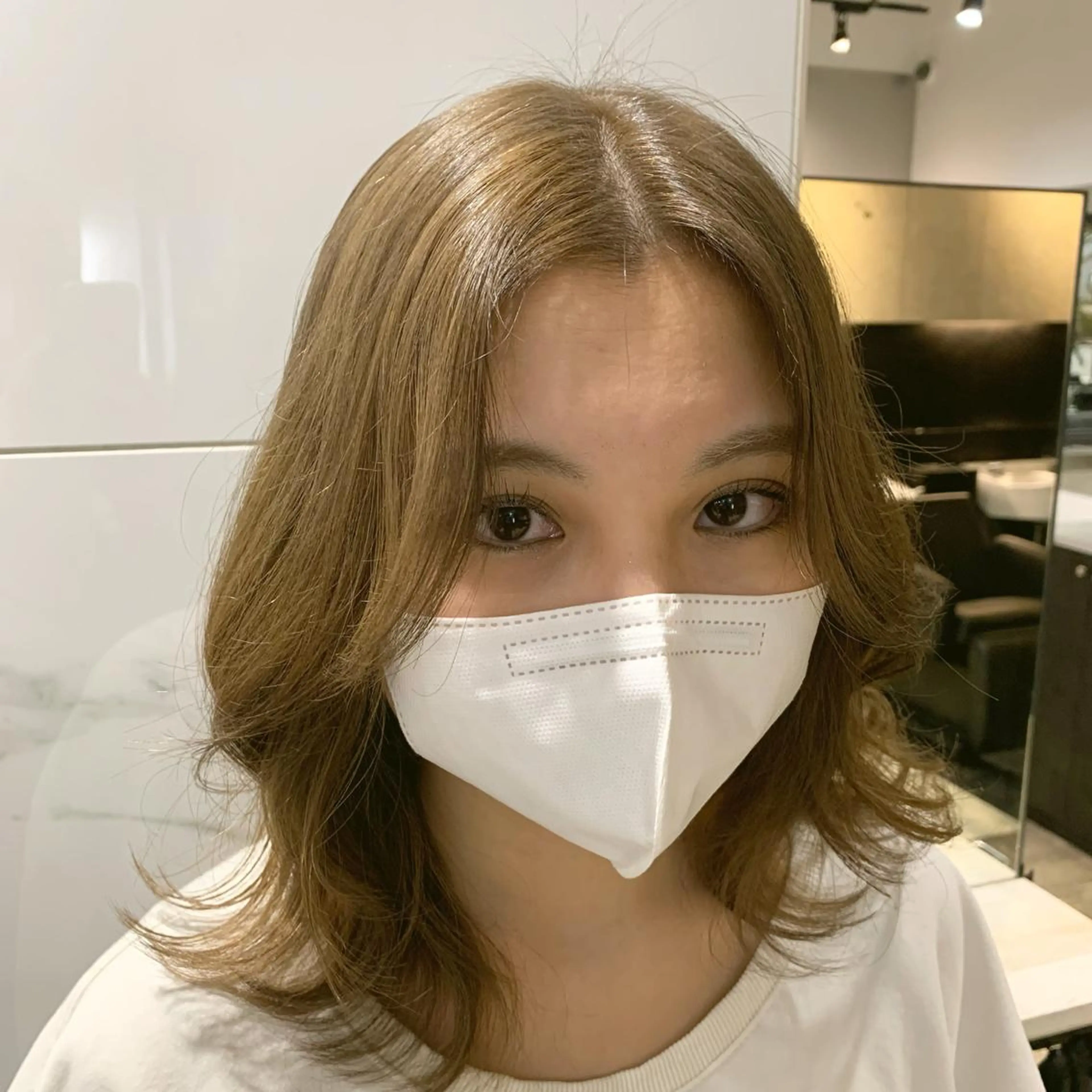 セミロング カラー ベージュカラー ミルクティーベージュ もてぎさやか👩🏻 🪄巻ける縮毛矯正のヘアスタイル
