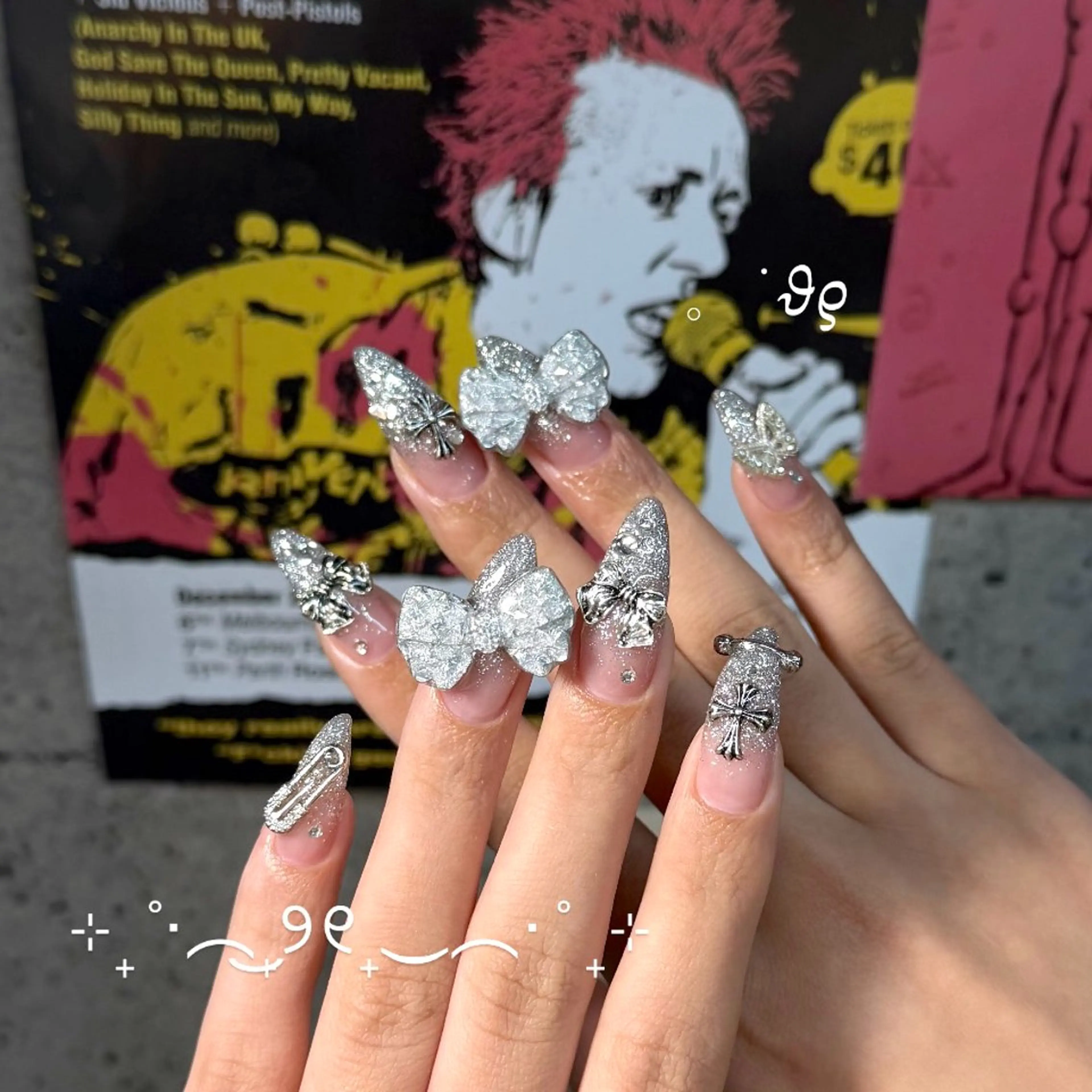 ネイル ラメ(グリッター) ラメグラデーション ロングネイル ハンドネイル yuna@ mavie練習生☘️のネイルデザイン