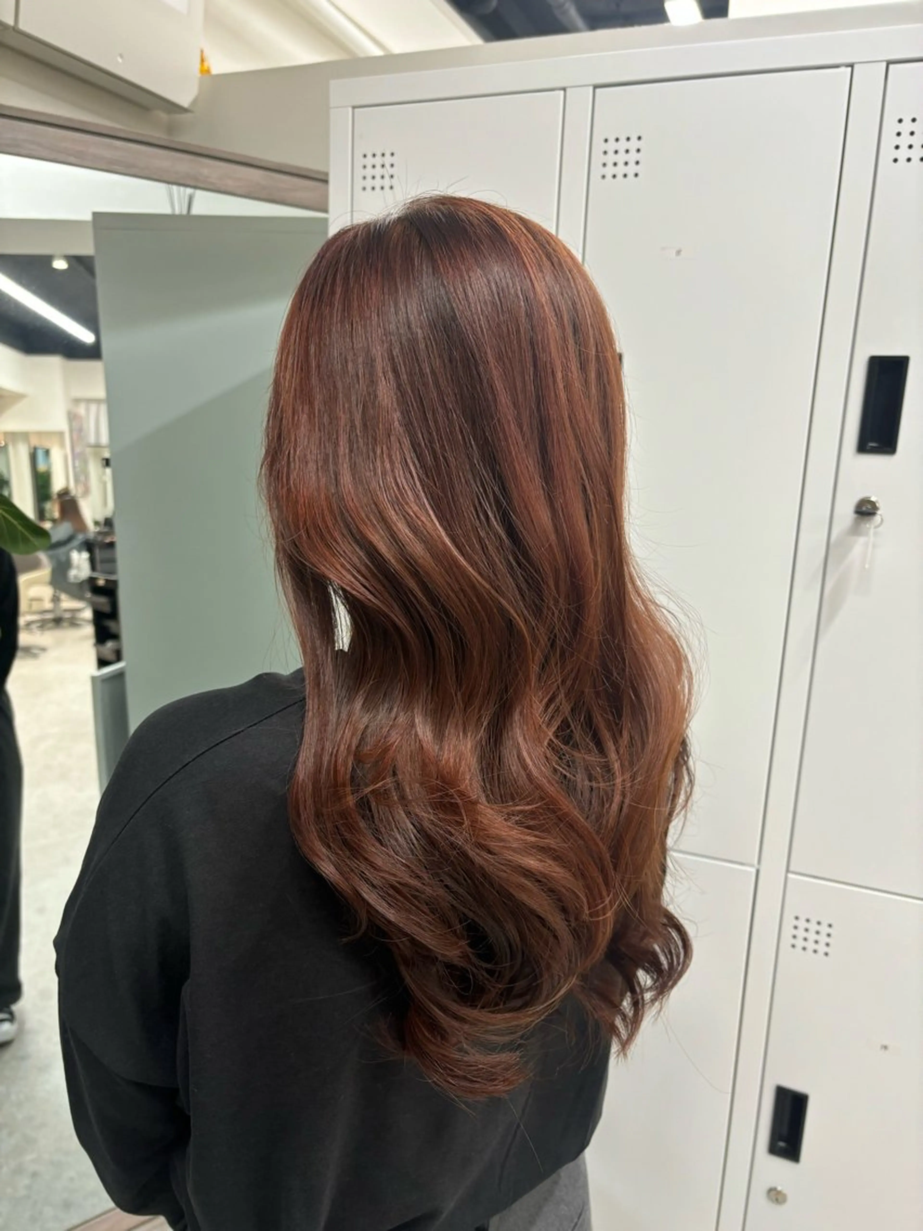 ロング カラー オレンジ レイヤーカット 稲川 弥生のヘアスタイル