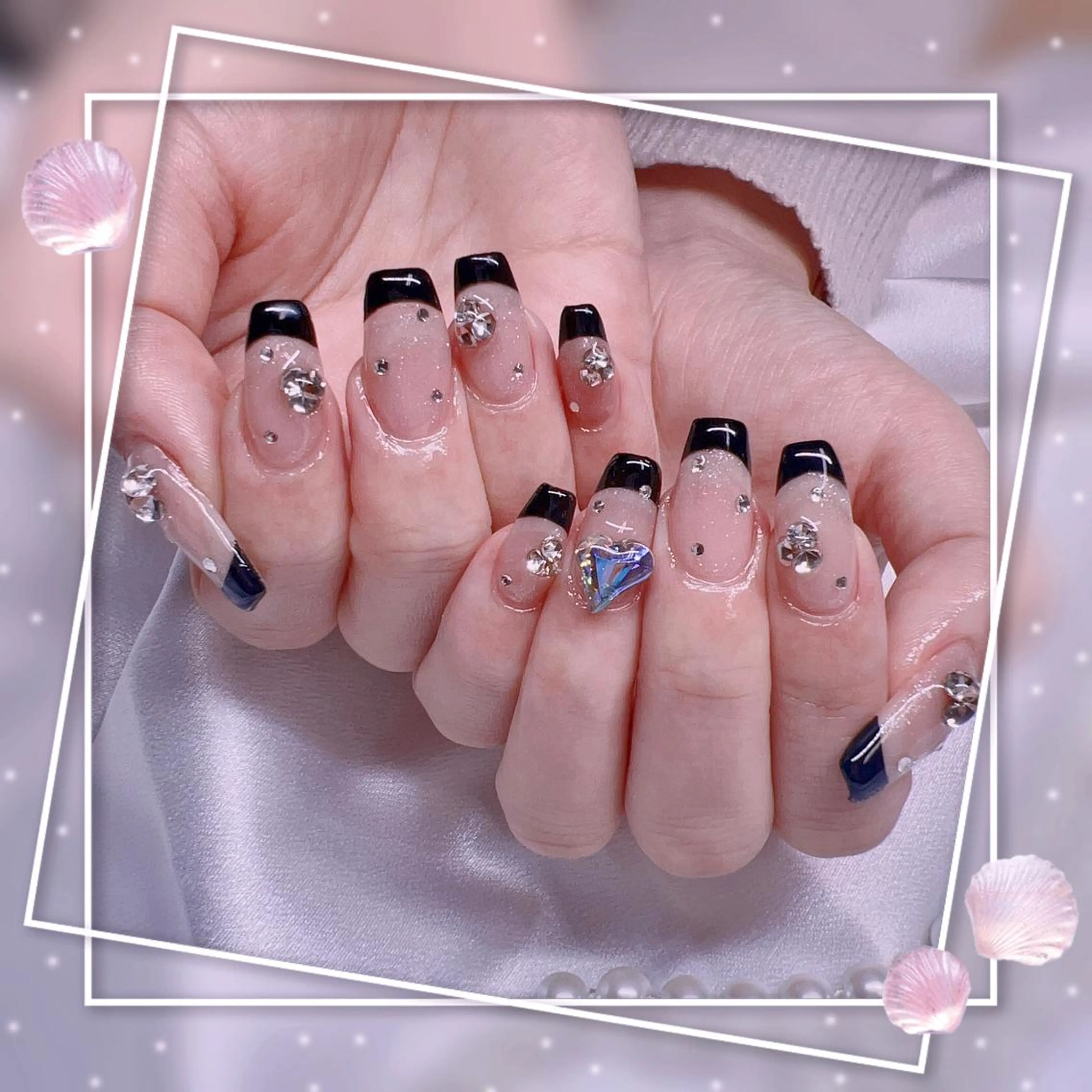 ネイル フレンチネイル キラキラネイル 韓国ネイル マグネットネイル マグネットフレンチ ハンドネイル ハンドケア Chill Nailsalonのネイルデザイン