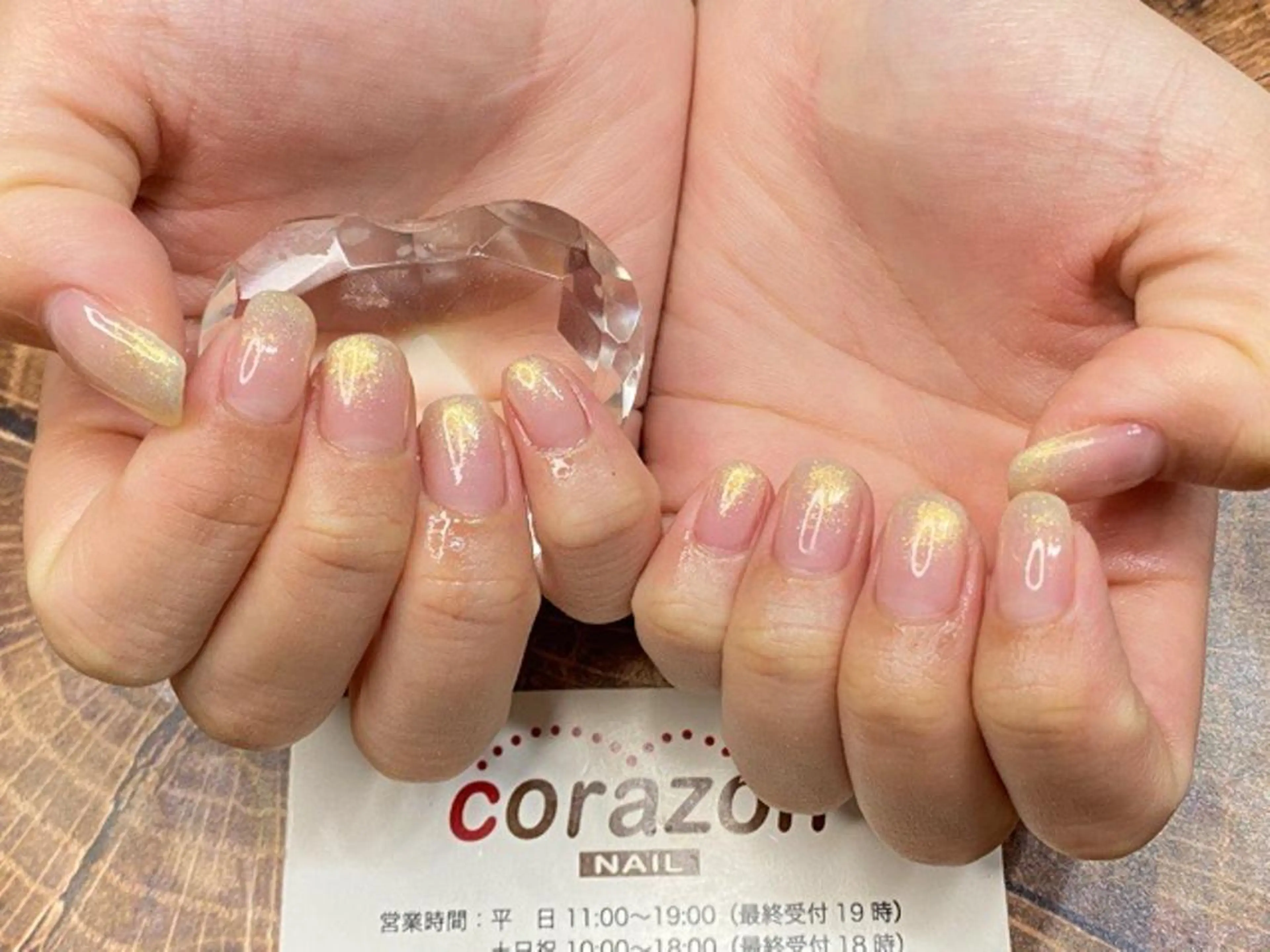 ネイル ジェルネイル ゴールド グラデーション ラメ(グリッター) ラメグラデーション ハンドネイル corazon所属・ネイリスト aicoのネイルデザイン
