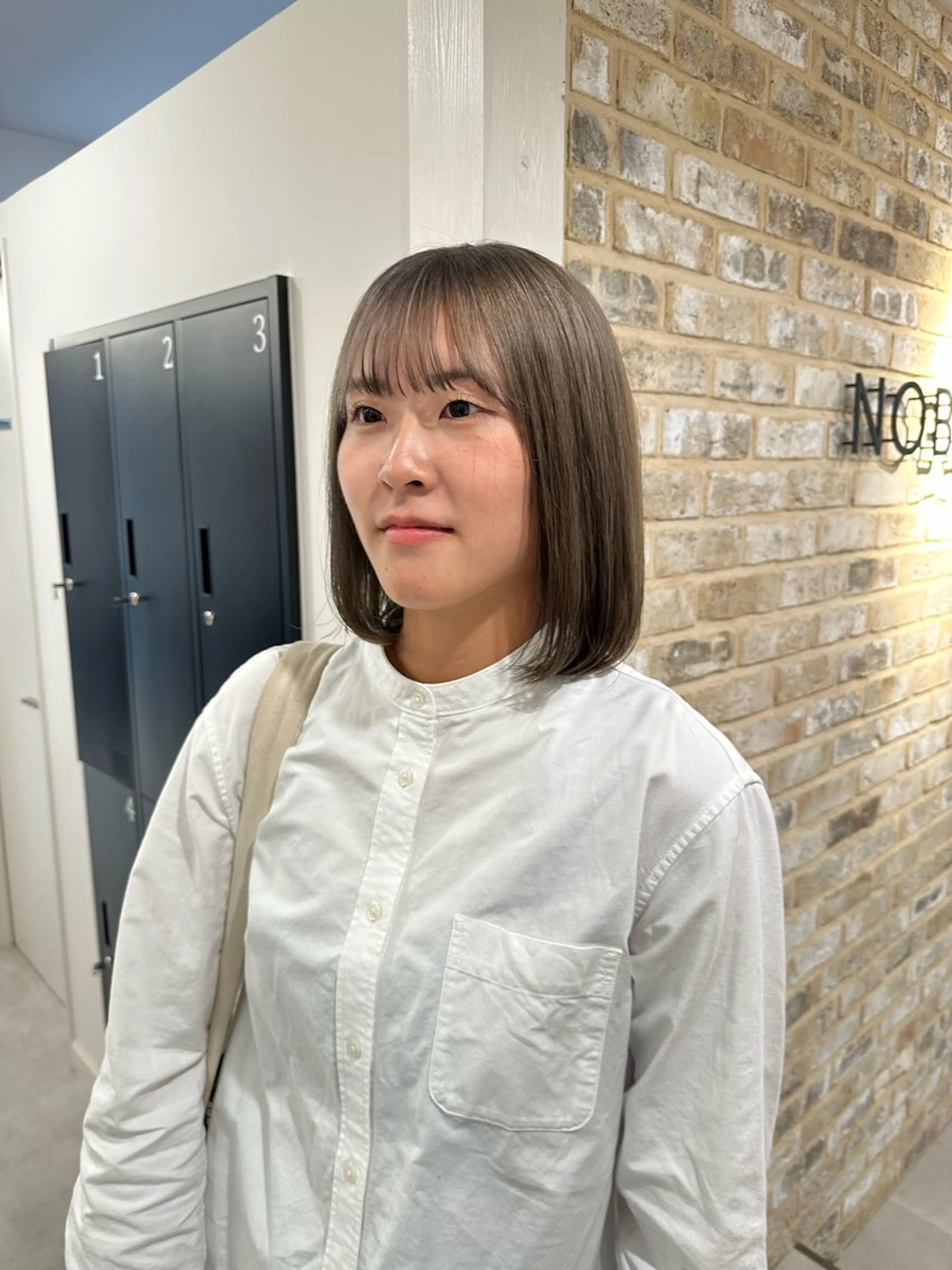 カラー ベージュカラー ブリーチ オリーブベージュ sau.所属・kano🌈 ボブ/レイヤーのヘアスタイル