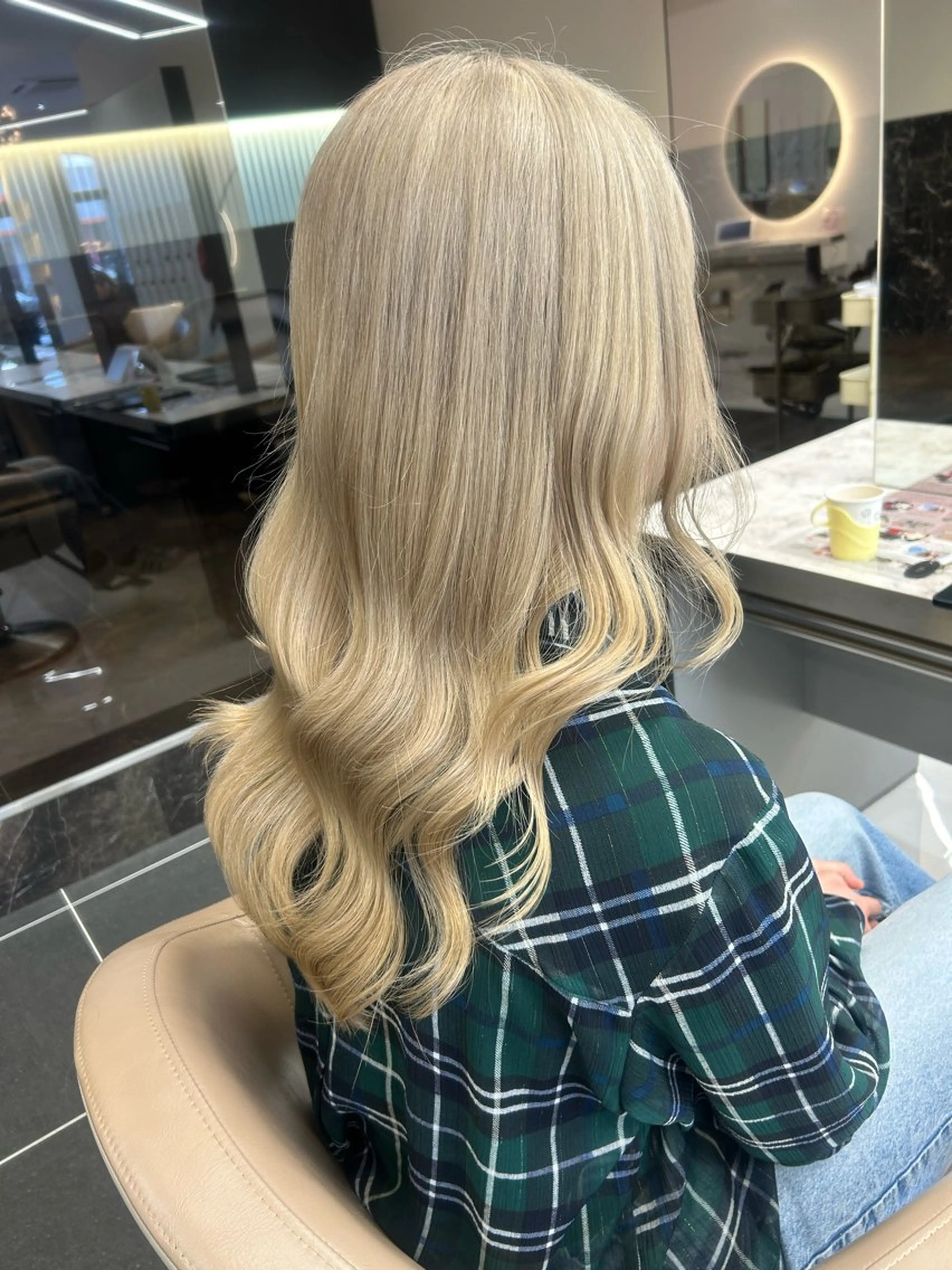 カラー ブリーチ ブロンド ホワイトブロンド 💜オタク美容師💙 ゆうなのヘアスタイル