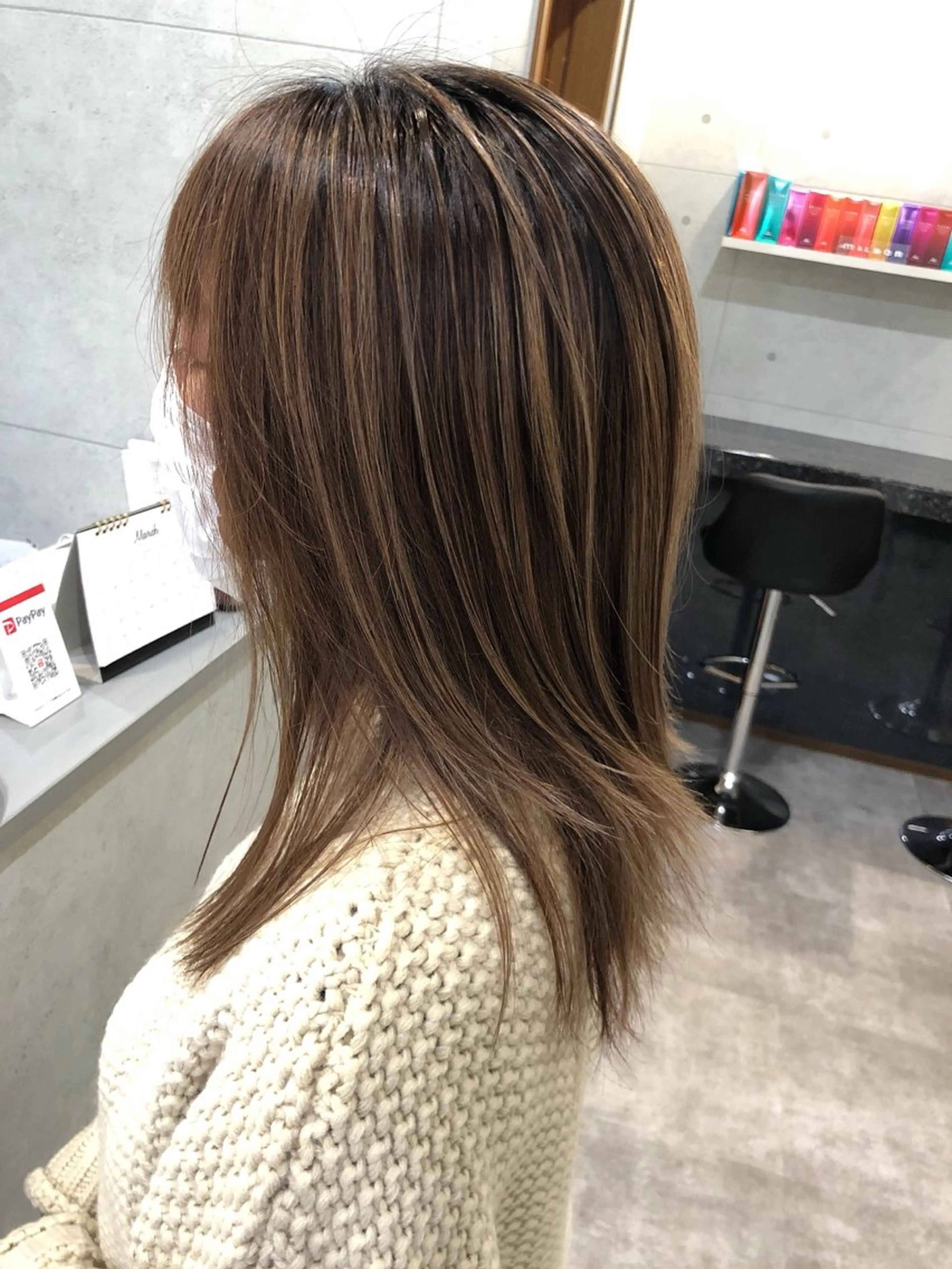 ミディアム ボブ くびれヘア くせ毛 髪質改善 切りっぱなしロブ カット ヘアカラー REVE所属・REVE 【外国人風カラー】のヘアスタイル