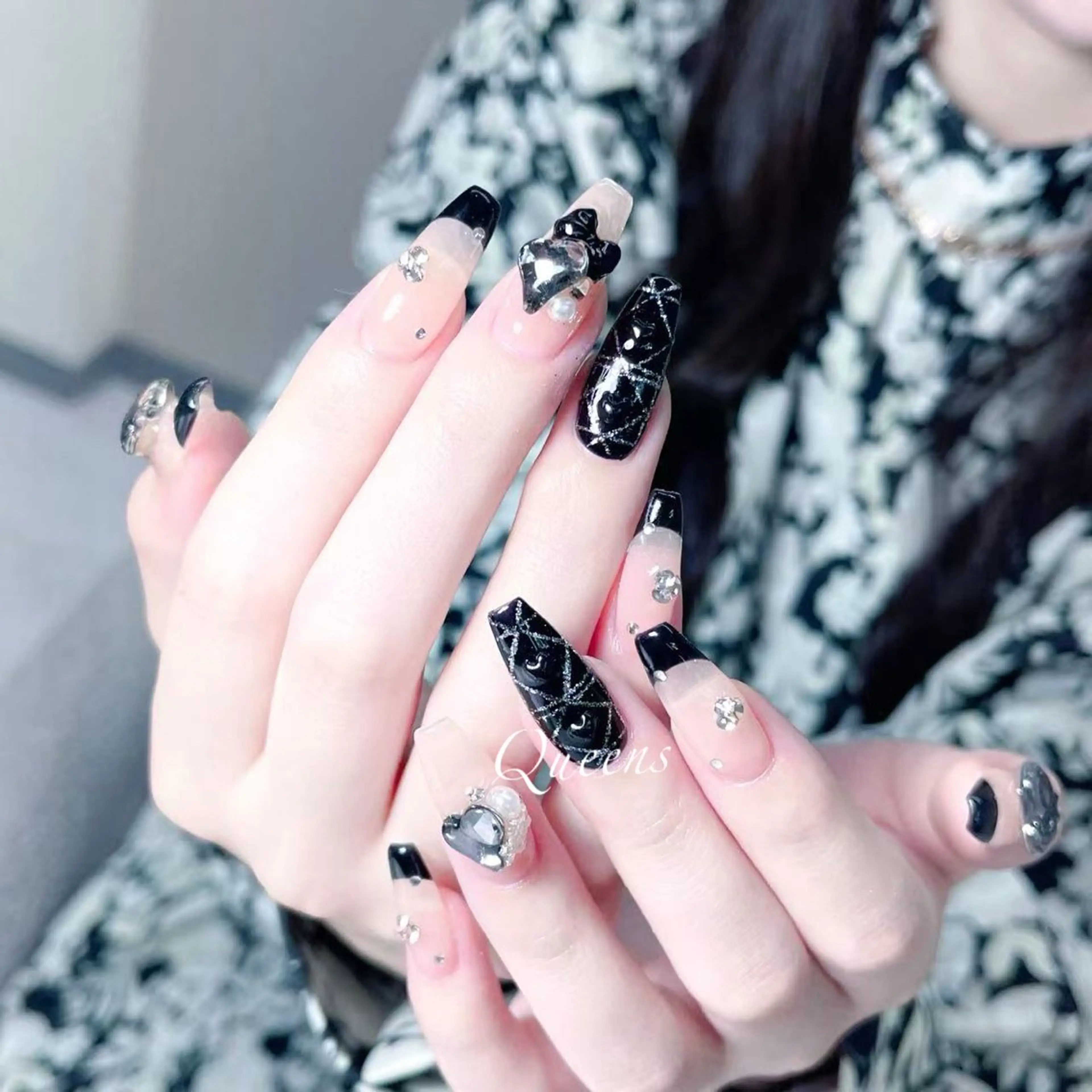 ネイル ハンドネイル Queens テイのネイルデザイン