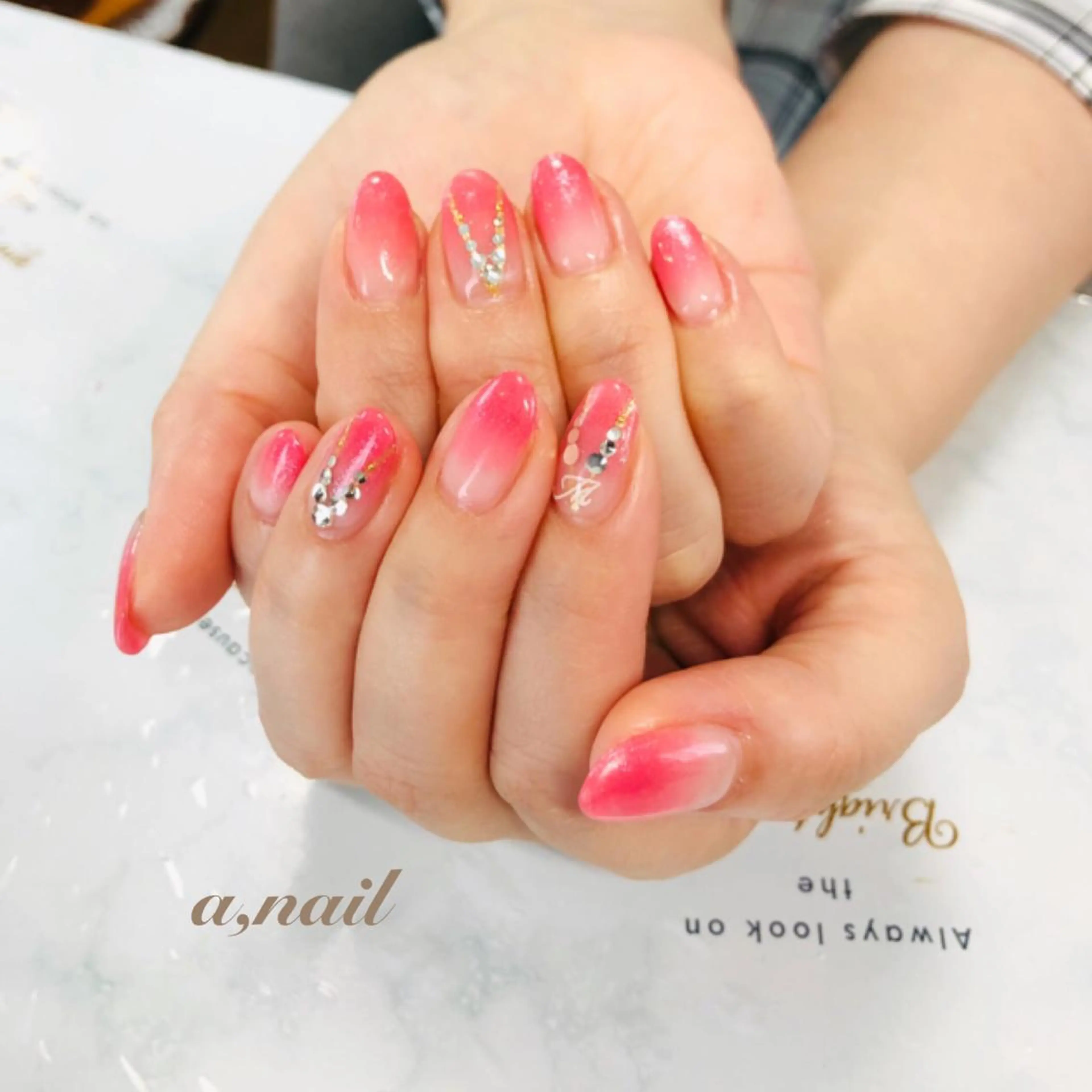 ネイル フットネイル ジェルネイル グラデーション ラメ(グリッター) ラメグラデーション ハンドネイル ネイルサロン エーネイルのネイルデザイン