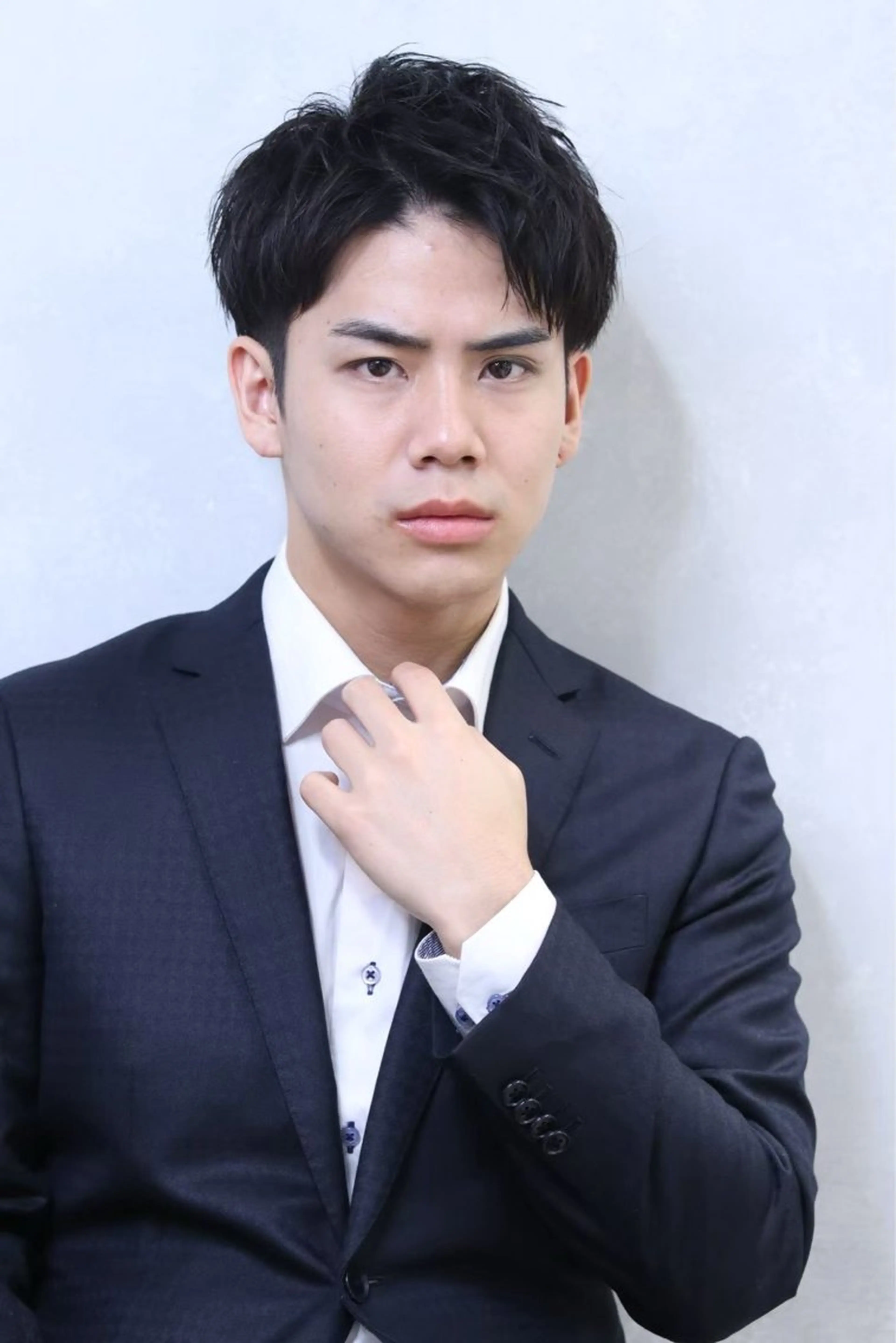 ショート メンズ アップバング ビジネス ショートヘア カット トリートメント ヘアセット サロンズ内B区画所属・新宿メンズ専門 メンズパーマ特化のヘアスタイル