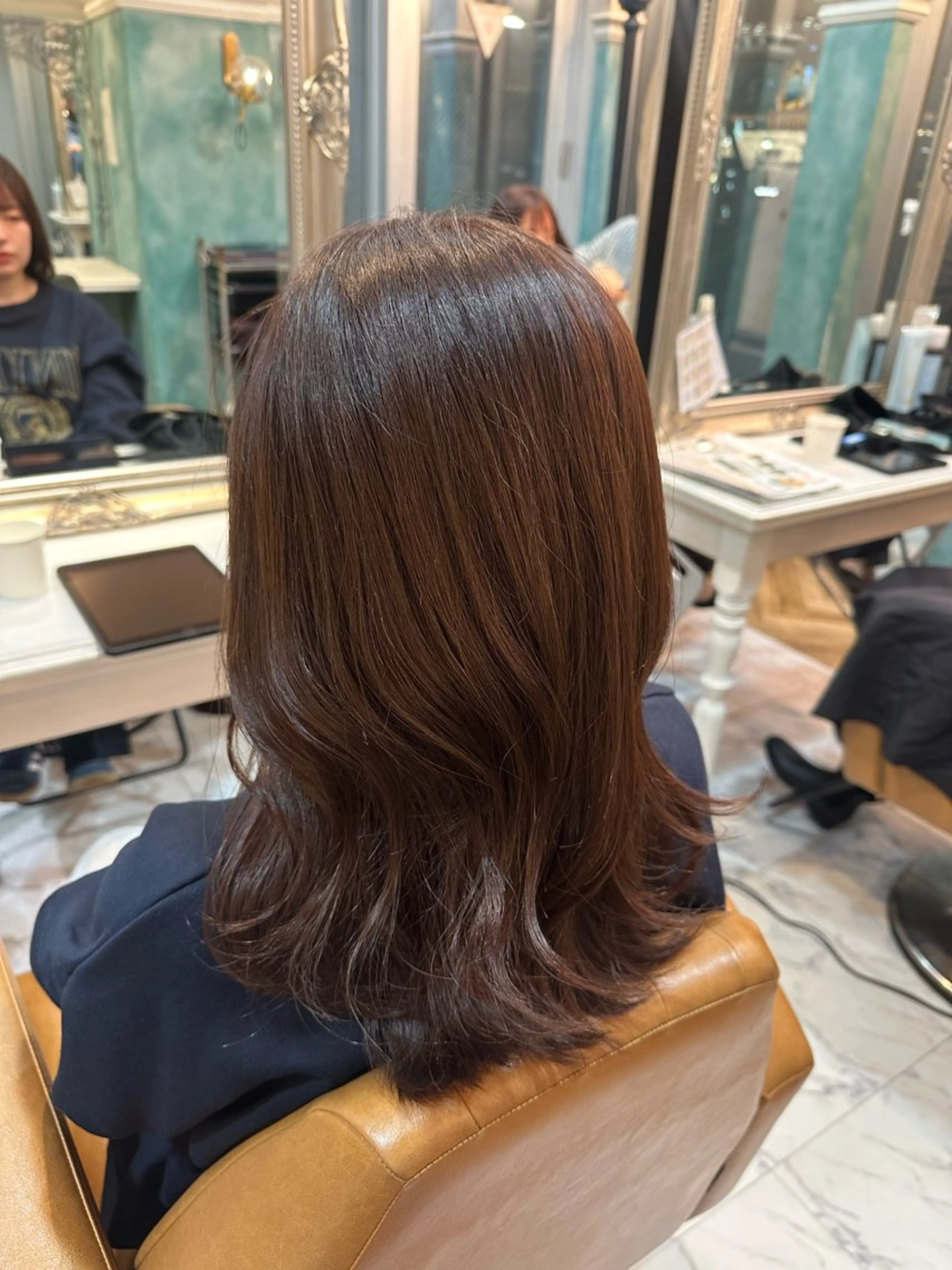 セミロング くびれヘア ヘアカラー トリートメント 髪質改善/顔周り/ レイヤー/銀座/サラのヘアスタイル