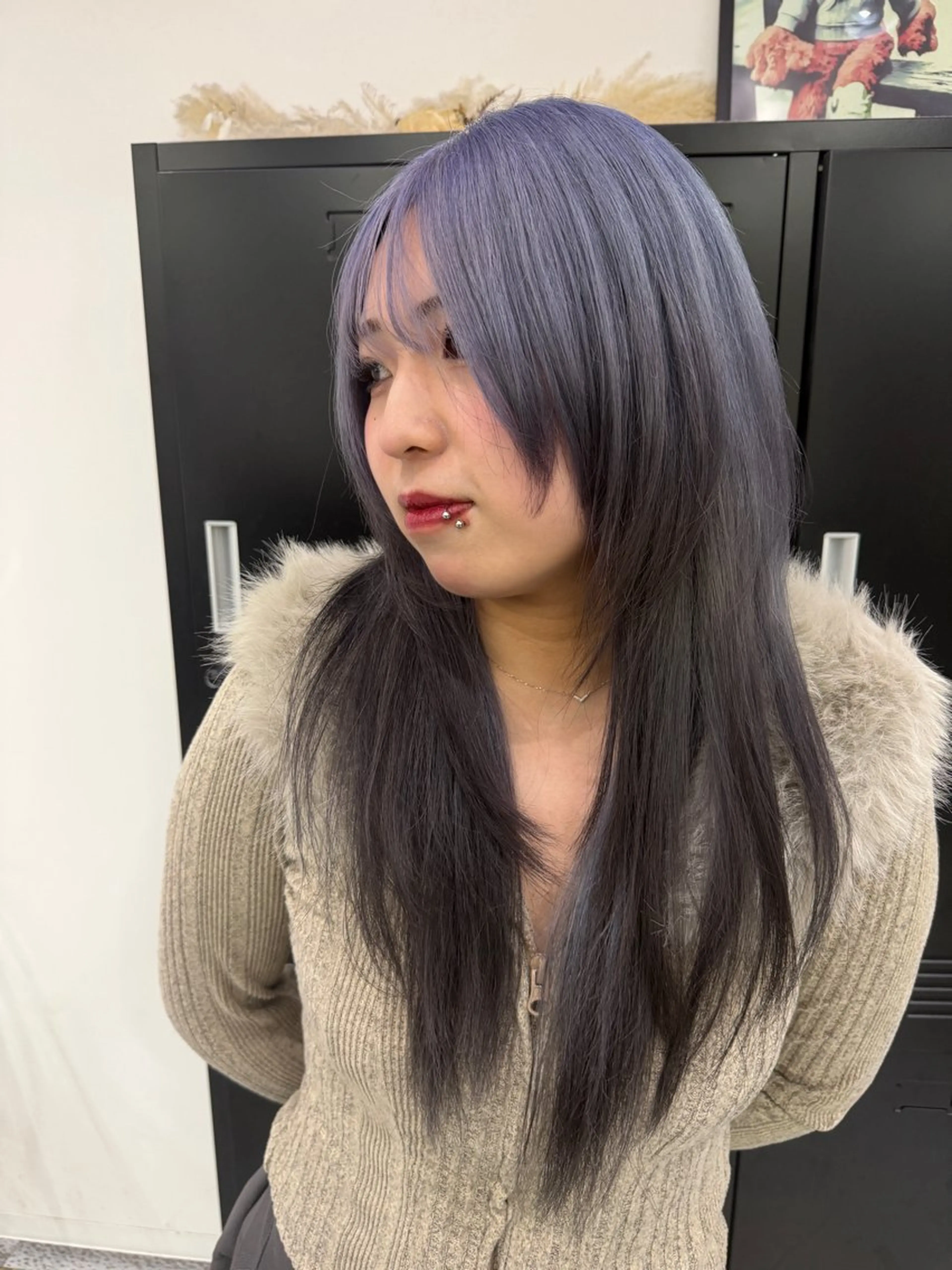 カラー 黒髪 ブリーチ ブルーカラー ブルーラベンダー ハイトーンカラー ヘアカラー 鈴木 ねねのヘアスタイル