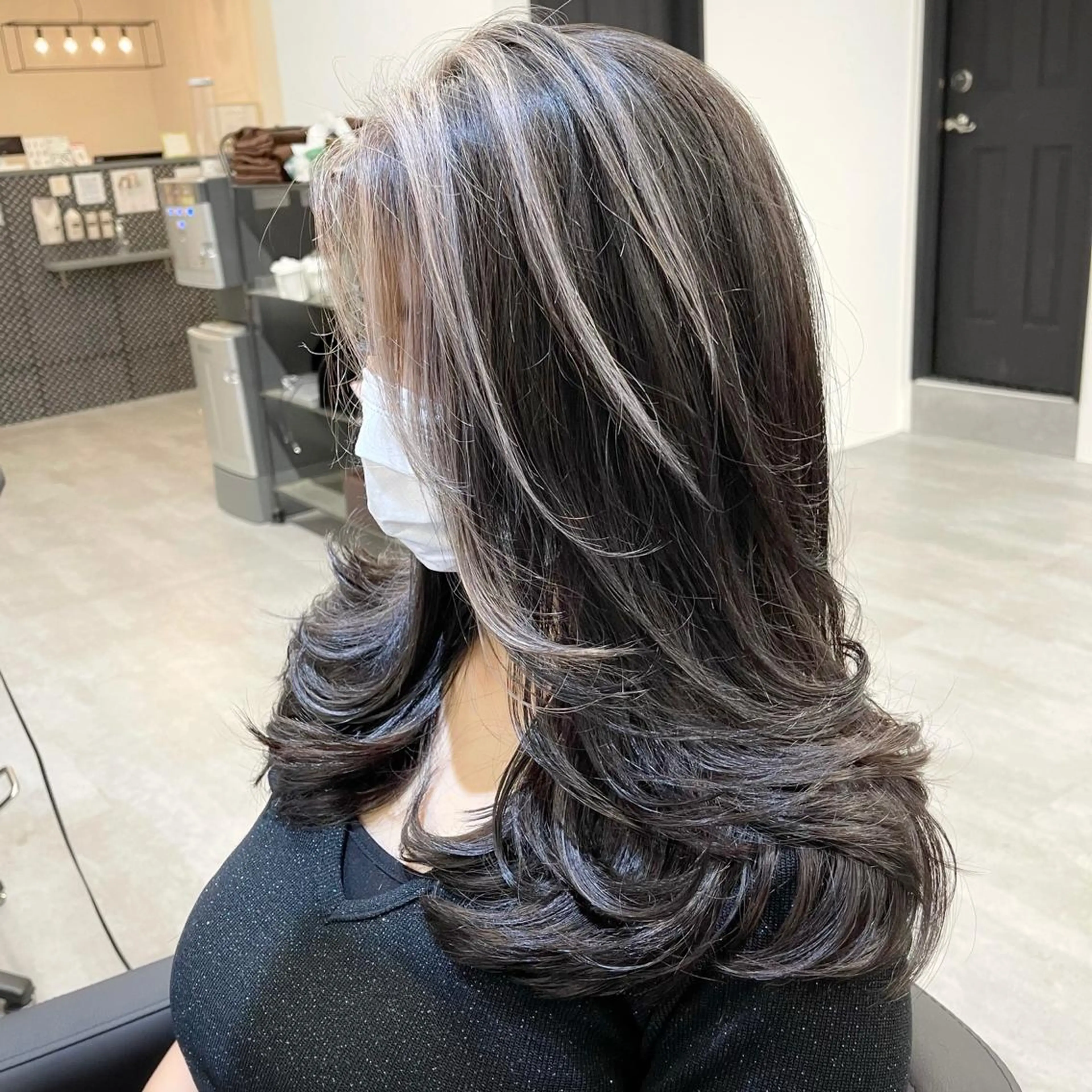 セミロング カラー ヘアアレンジ バレイヤージュ デザインカラー ハイライトカラー 外国人風カラー ハイライト アンドウ ユウ/ レイヤーカット/韓国のヘアスタイル