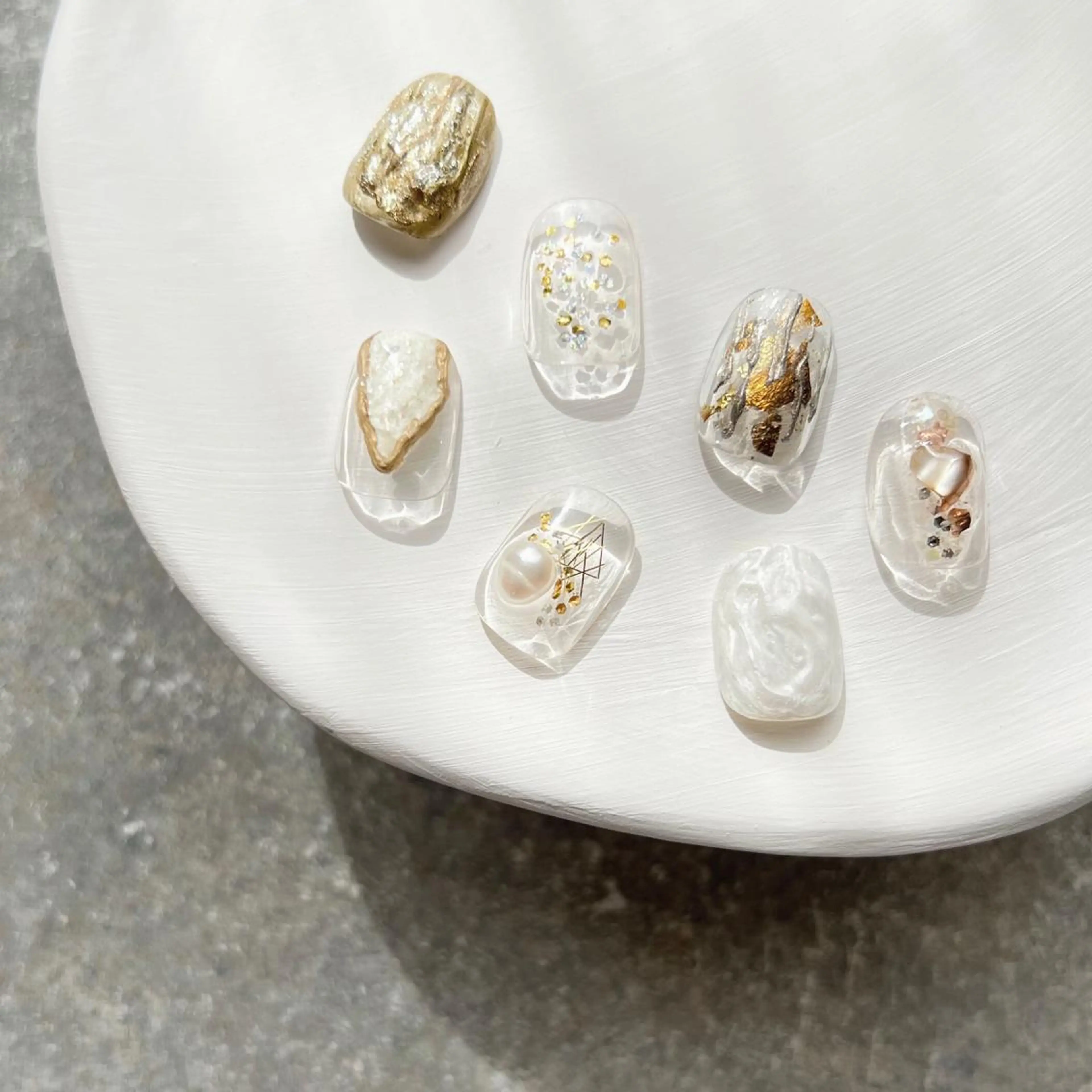 ネイル ニュアンスネイル ショートネイル ホワイト gemickle nailのネイルデザイン