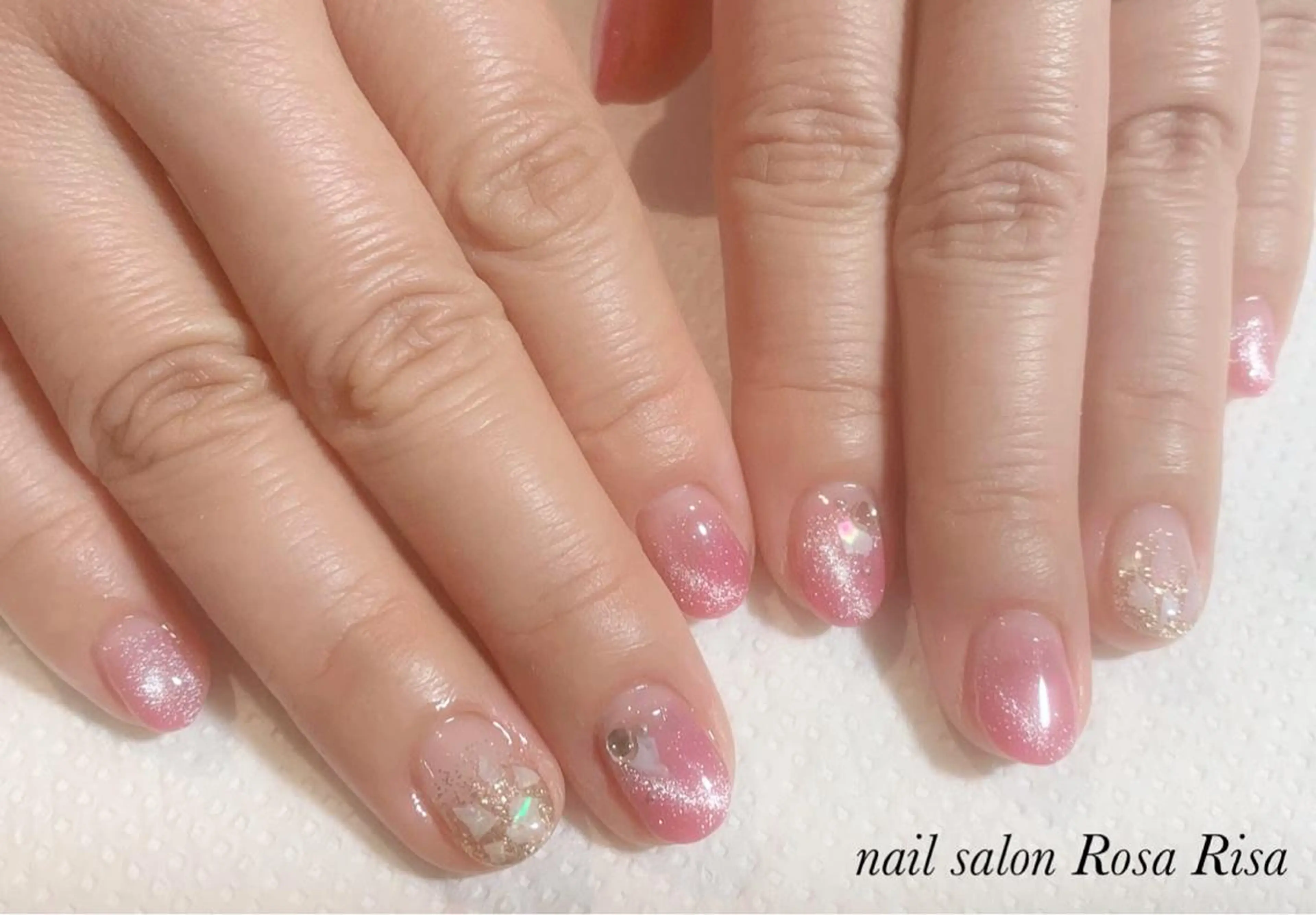 ショート ネイル マグネットネイル ピンク ネイルスタジオ シェイクユアハンズのネイルデザイン