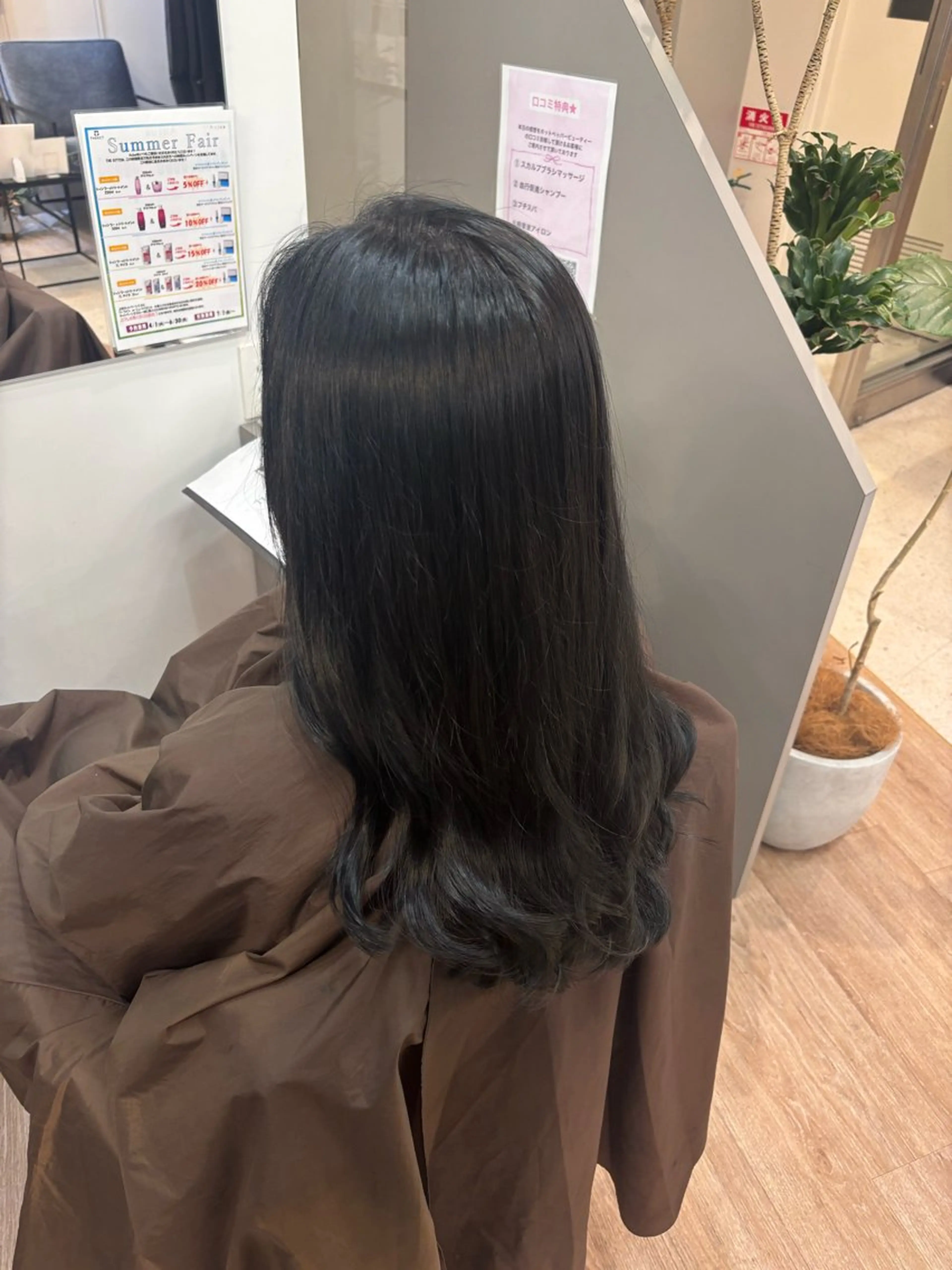 ロング カラー 黒髪 ブルーカラー ブルーブラック momo/髪質改善 /コテ巻きパーマのヘアスタイル