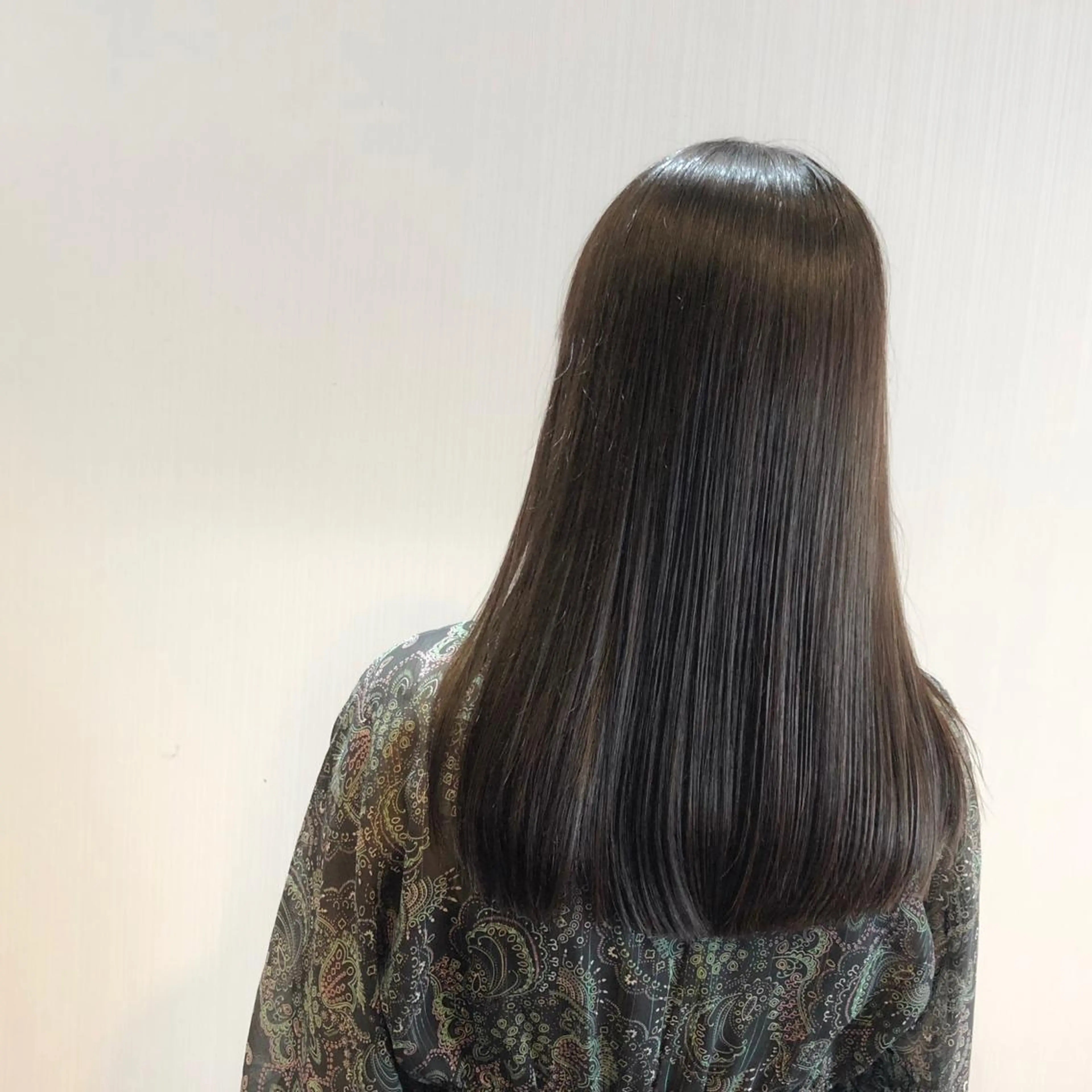 セミロング 髪質改善 カット 縮毛矯正 トリートメント 小森谷 亮太のヘアスタイル