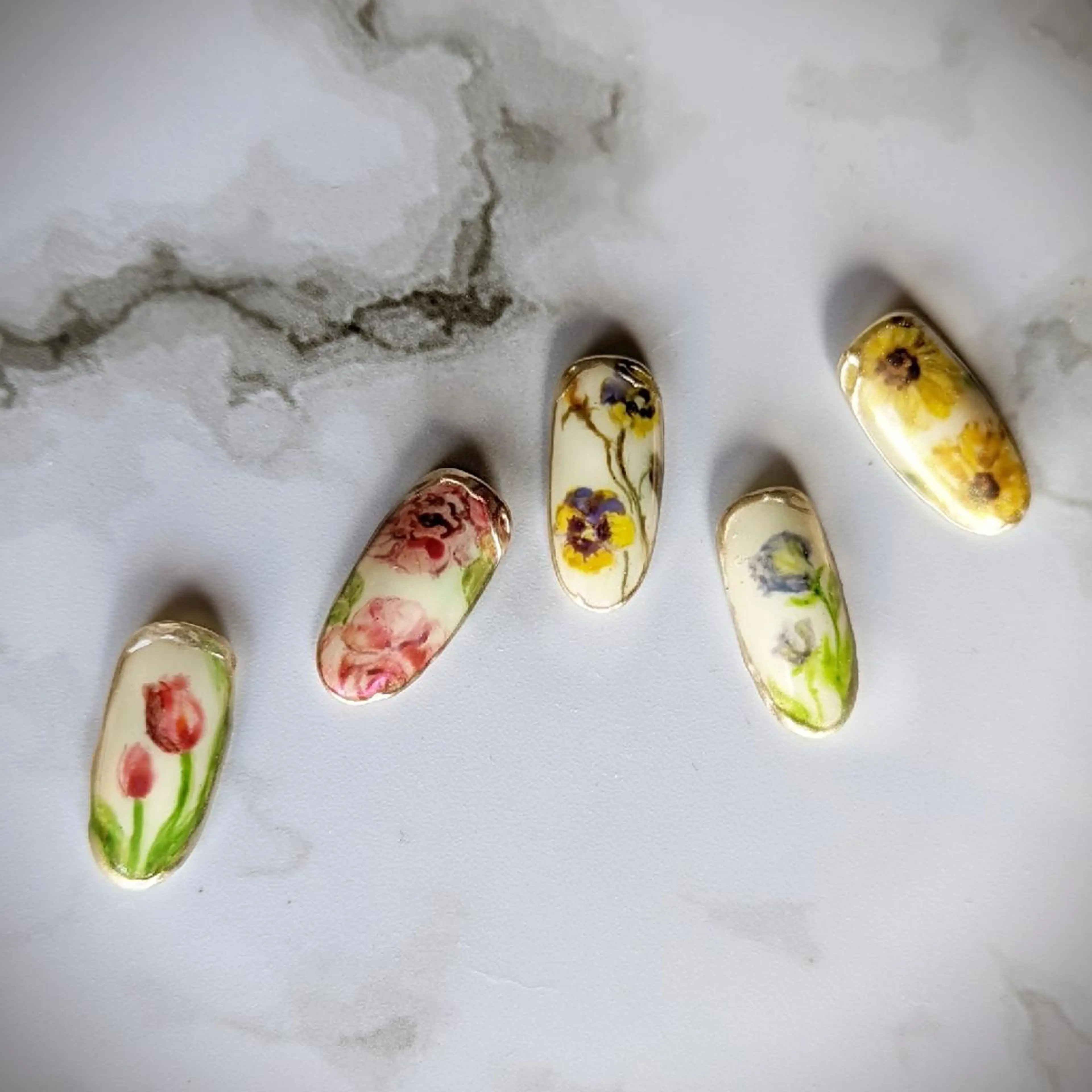 ネイル アートネイル フラワーネイル ワンカラーネイル ナリタ・ マミのネイルデザイン