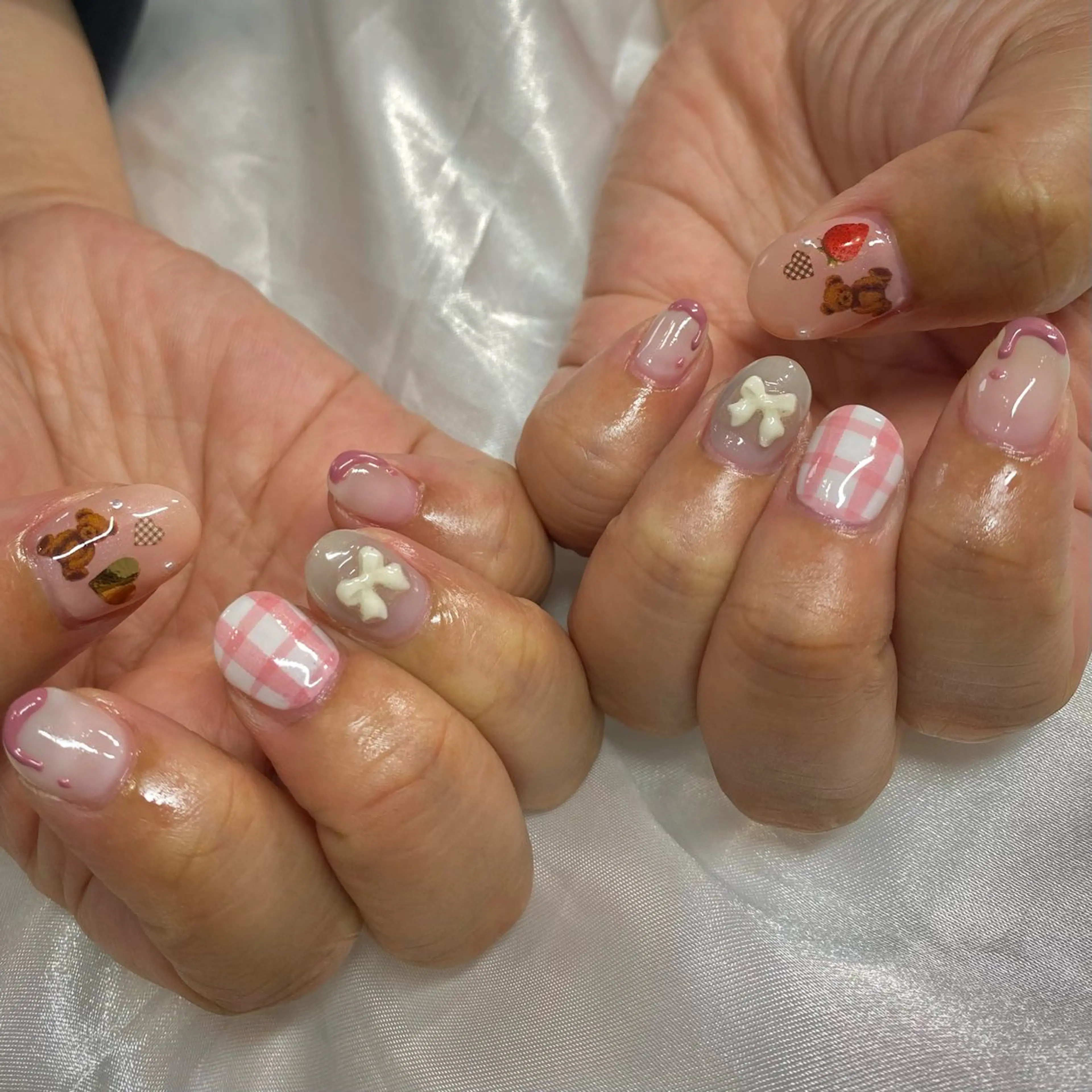 ネイル ハンドネイル デコパーツが得意♪ ネイル/眉毛/エステの眉毛・アイブロウイメージ