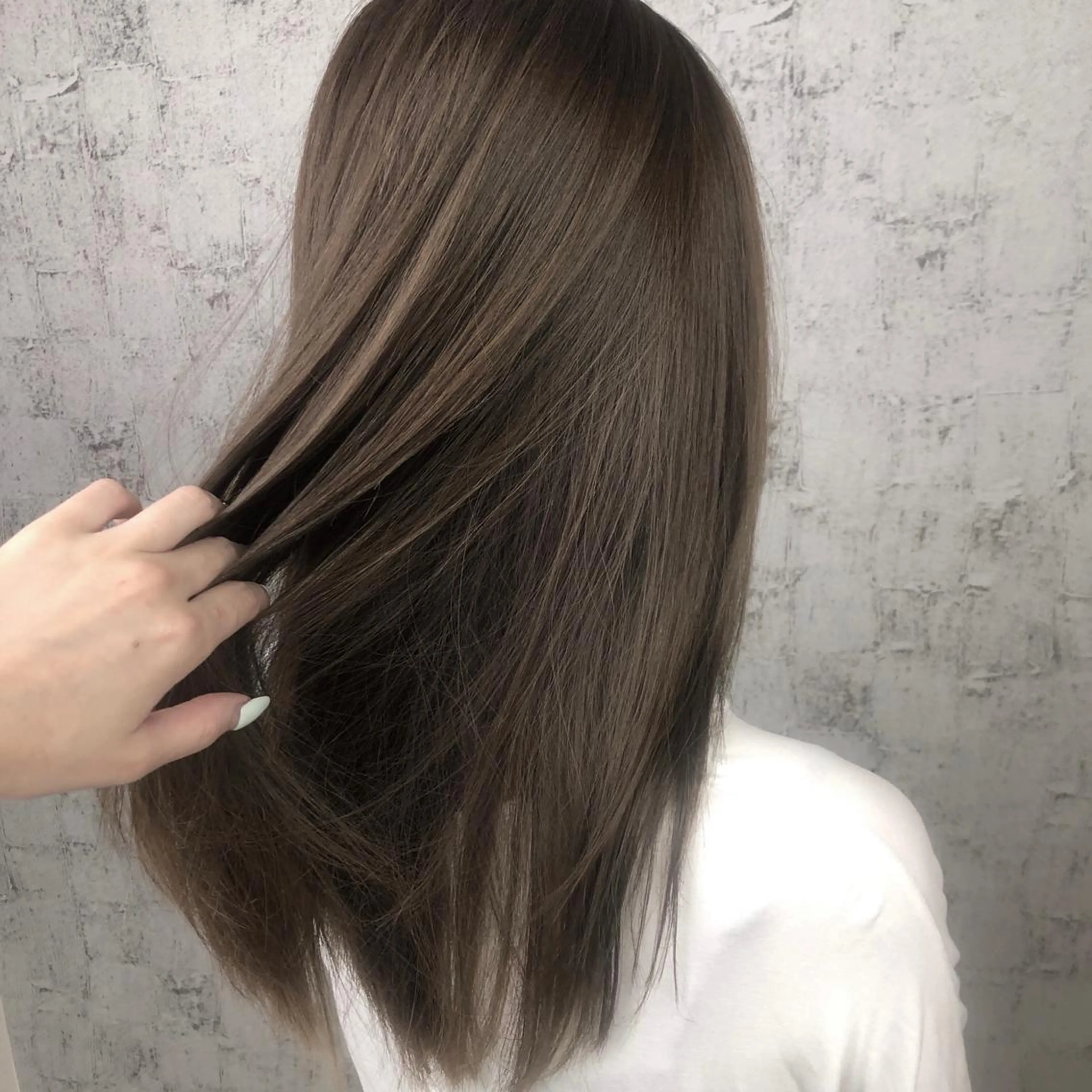 ロング カラー アッシュ デザインカラー ハイライトカラー ハイライト ベージュ/インナー カラー🤍Rieのヘアスタイル