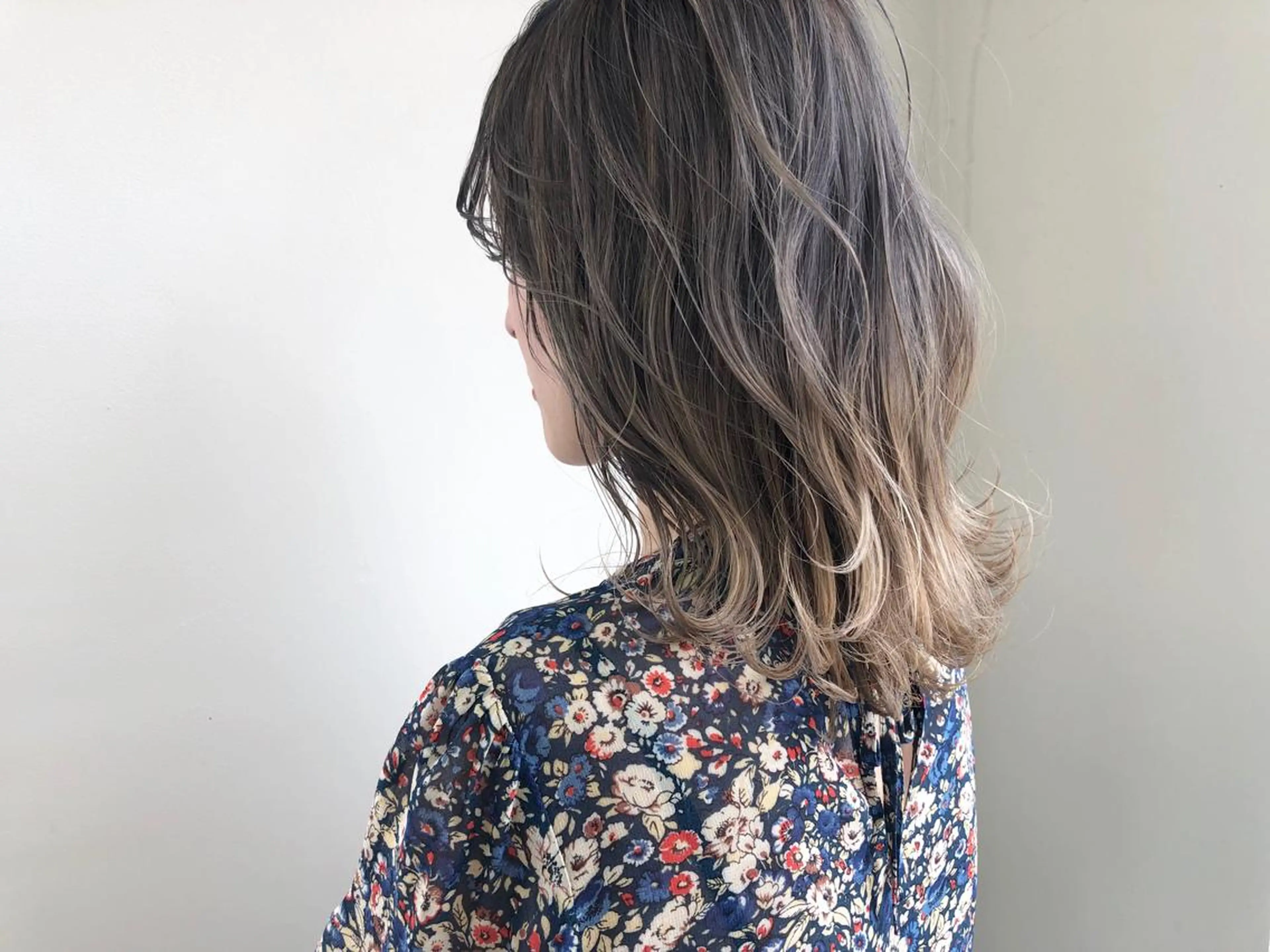 ミディアム ハイライト ヘアカラー トリートメント 小澤大輔 YOLO hairのヘアスタイル