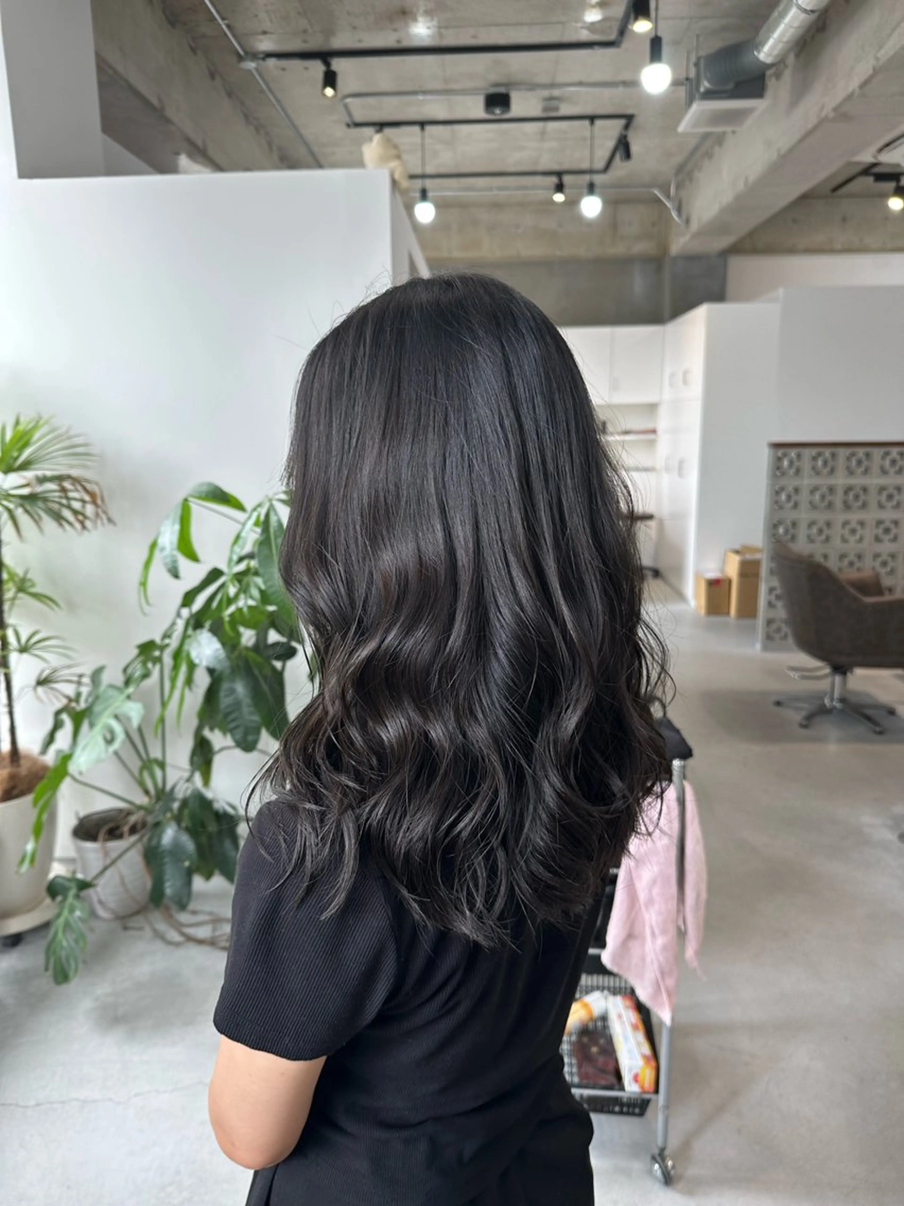 セミロング カラー 黒髪 ブルーカラー ブルーブラック カイリ /レイヤーカットのヘアスタイル