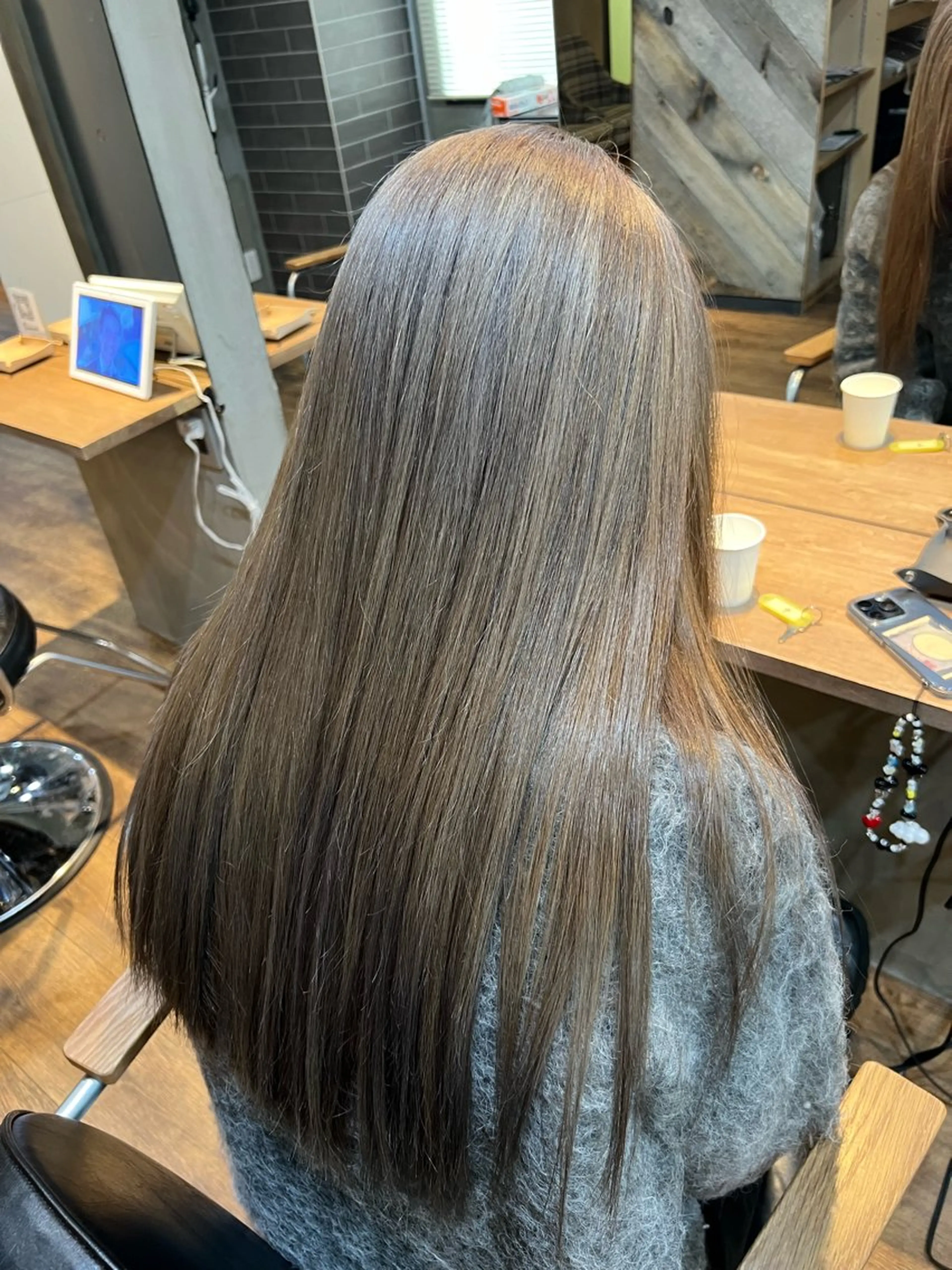ロング カラー Eleanor spa&treatment 札幌店内にあるシェアサロン【WHITE】所属・シルクハイトーン / 髪質改善🦋MIKUのヘアスタイル