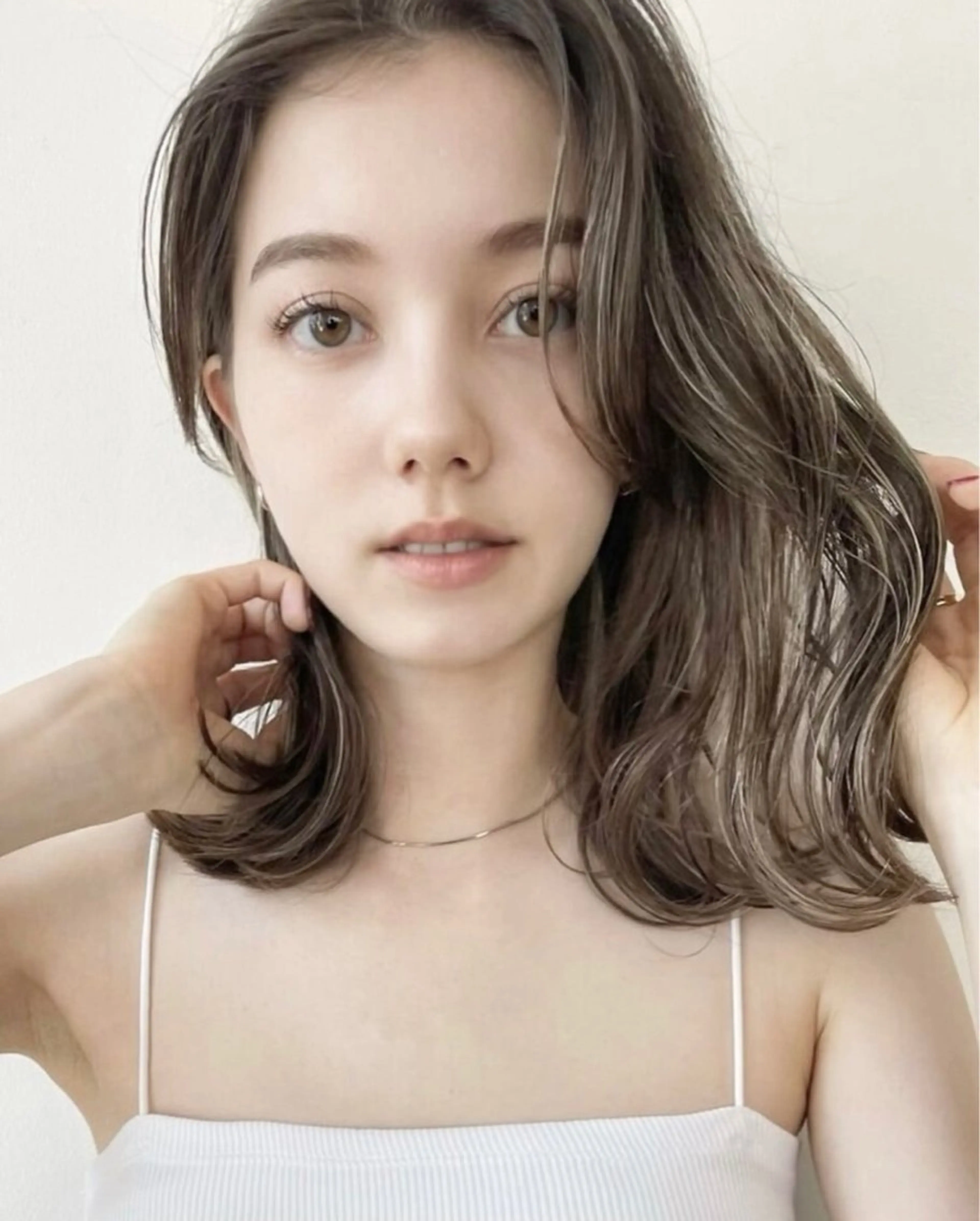 ミディアム カラー 透明感カラー ハイライトカラー ハイライト Belle五丁目店所属・艶カラー 宗像 快歩のヘアスタイル