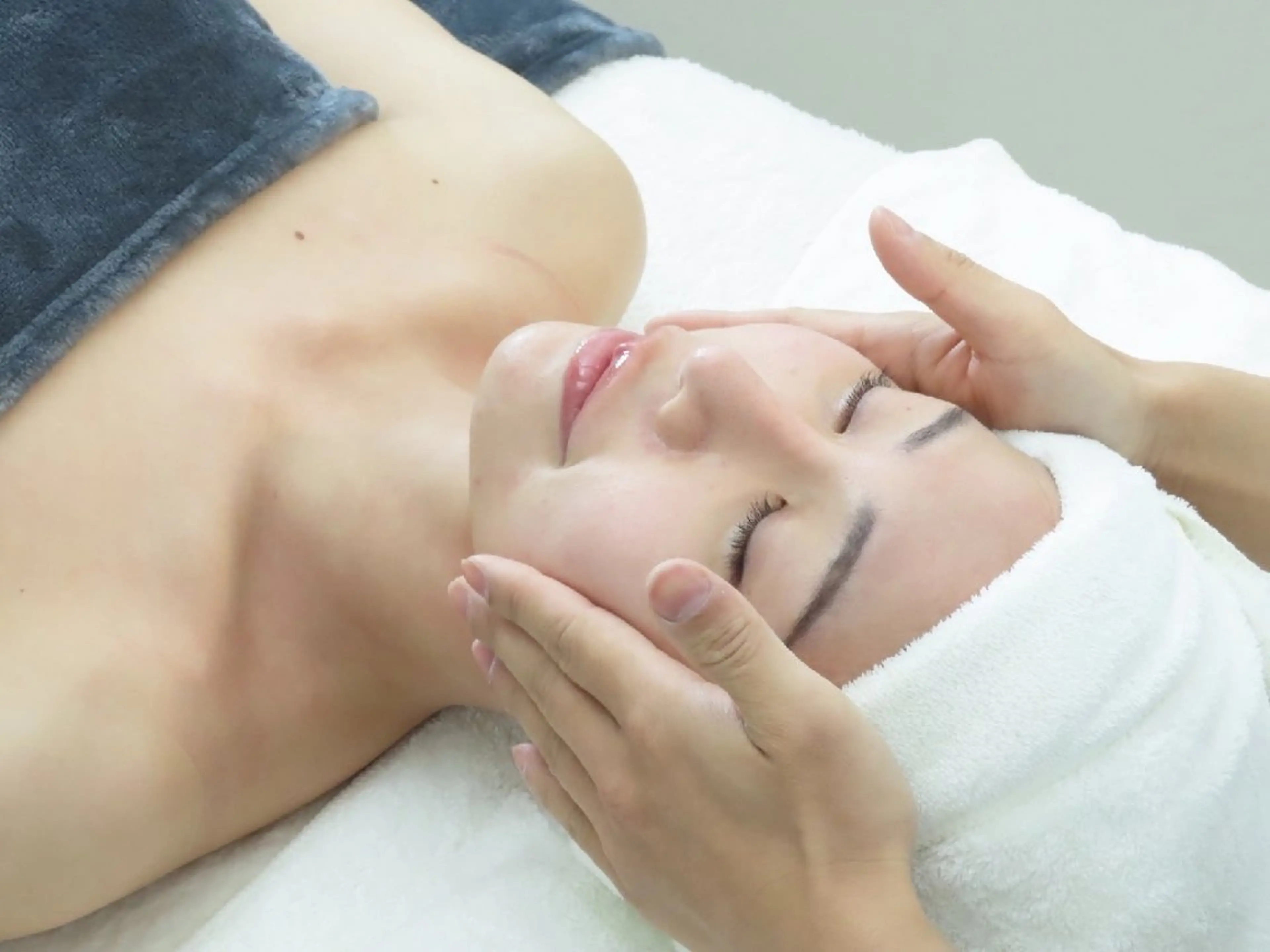 【一番人気💆‍♀️】小顔矯正×ハーブピーリング🌿の写真