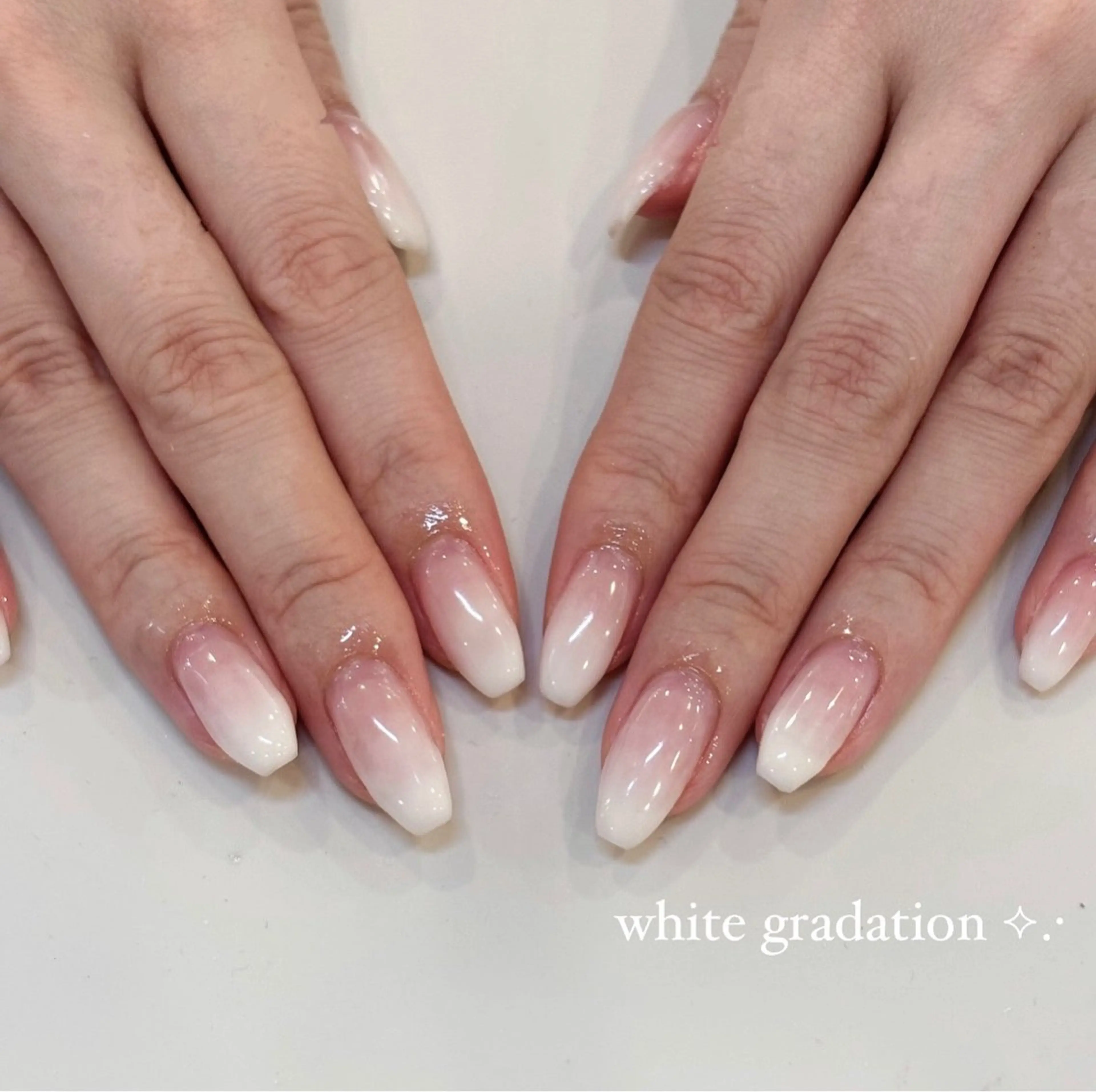 ネイル グラデーション ホワイト ハンドネイル millie ainee太田のネイルデザイン