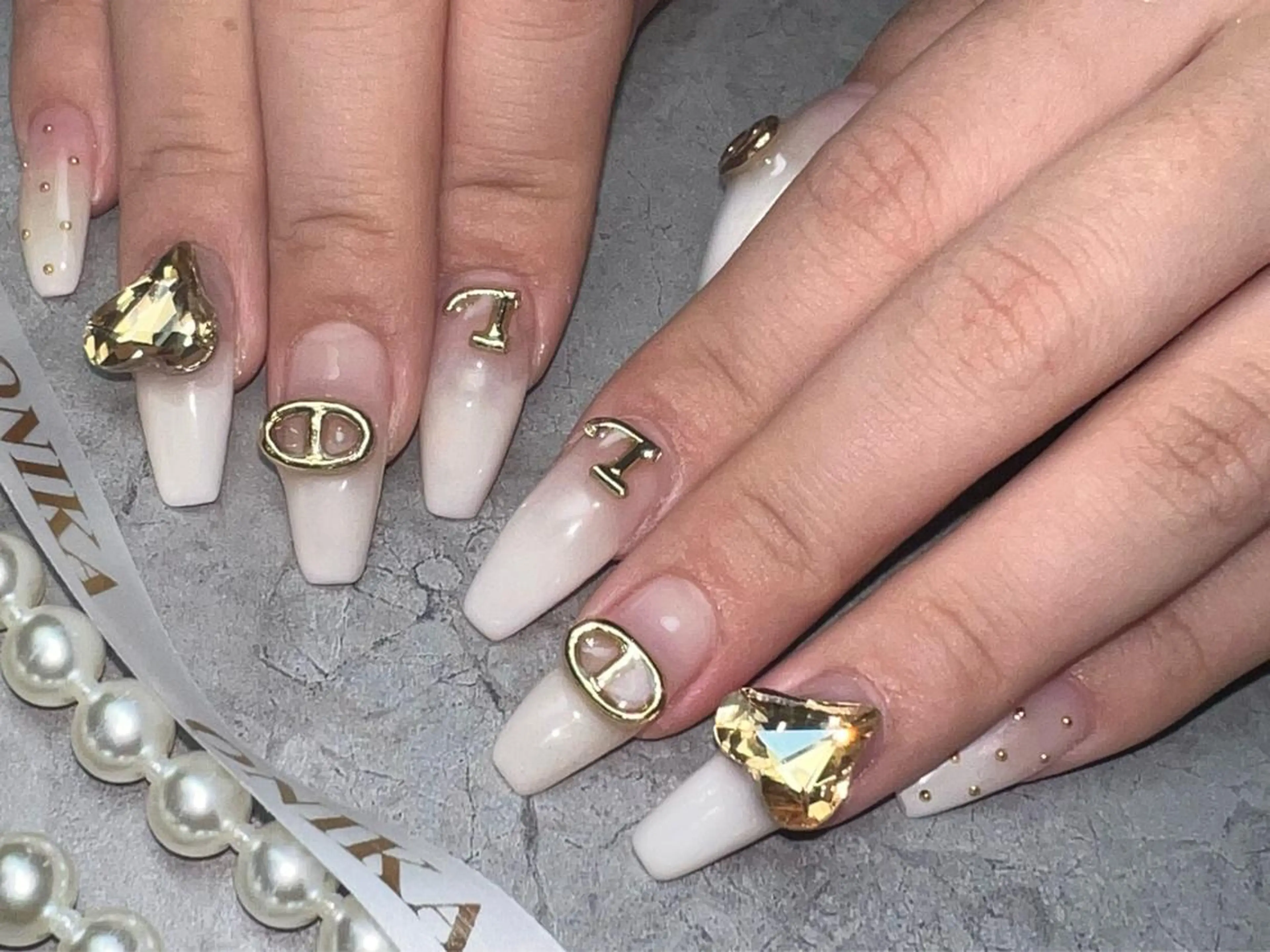 セミロング ONIKA Nail 青山通り店所属・ONIKA Nail 表参道A4徒歩2分のネイルデザイン