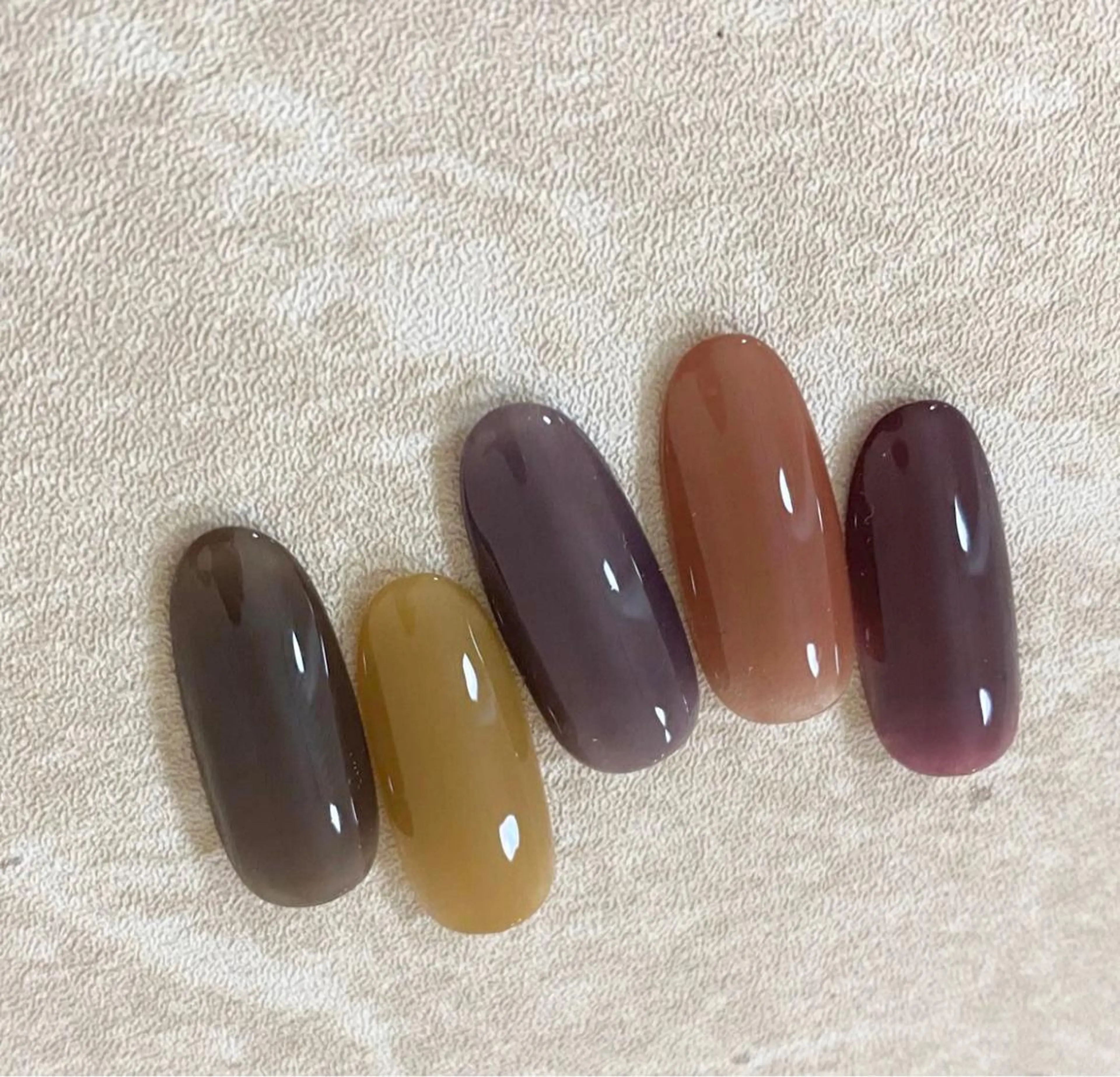 ネイル May.by Charme  Hのネイルデザイン