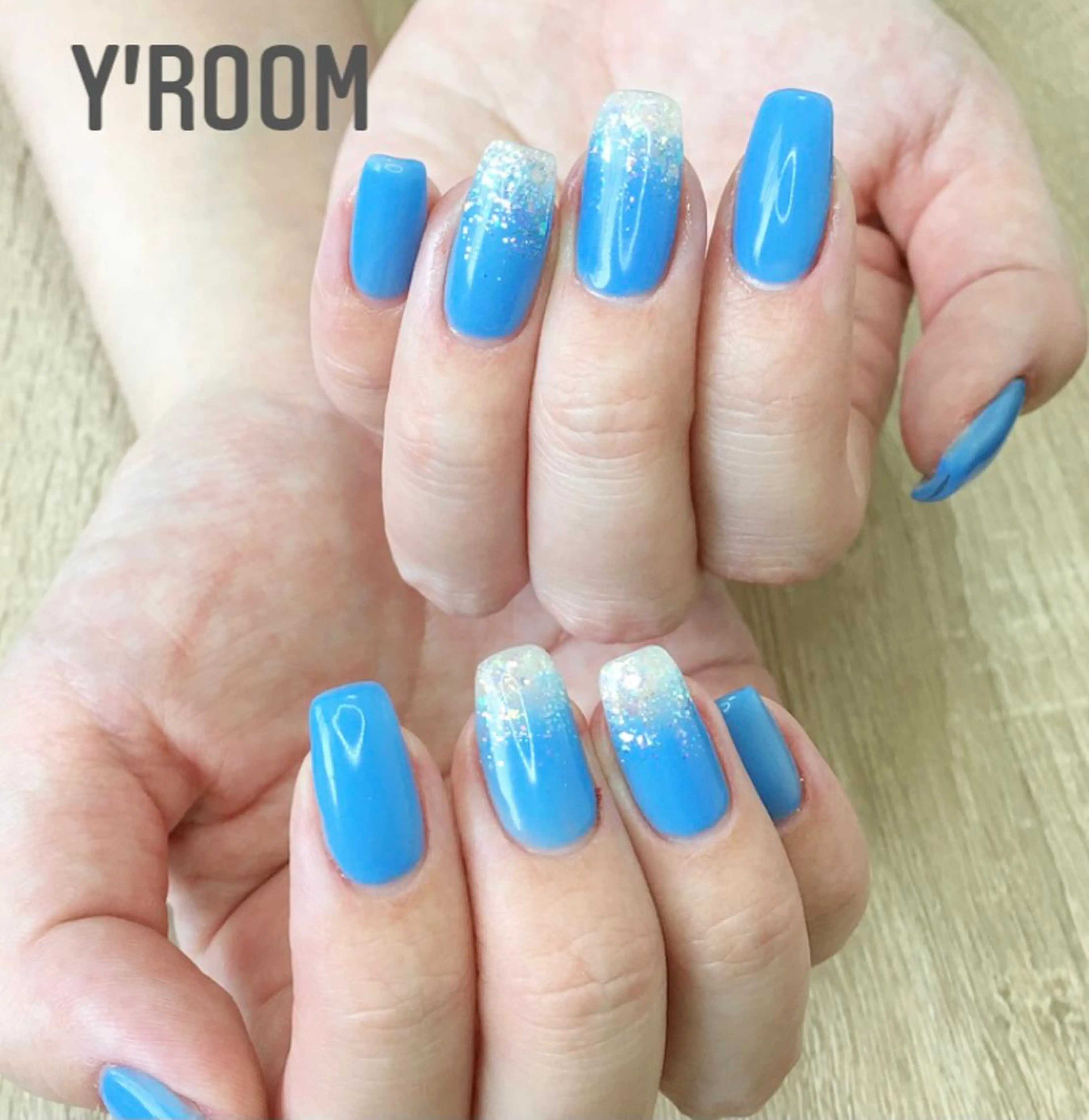 ネイル オーロラネイル ブルー フラッシュネイル ジェルネイル グラデーション YUKA （ネイリスト）のネイルデザイン