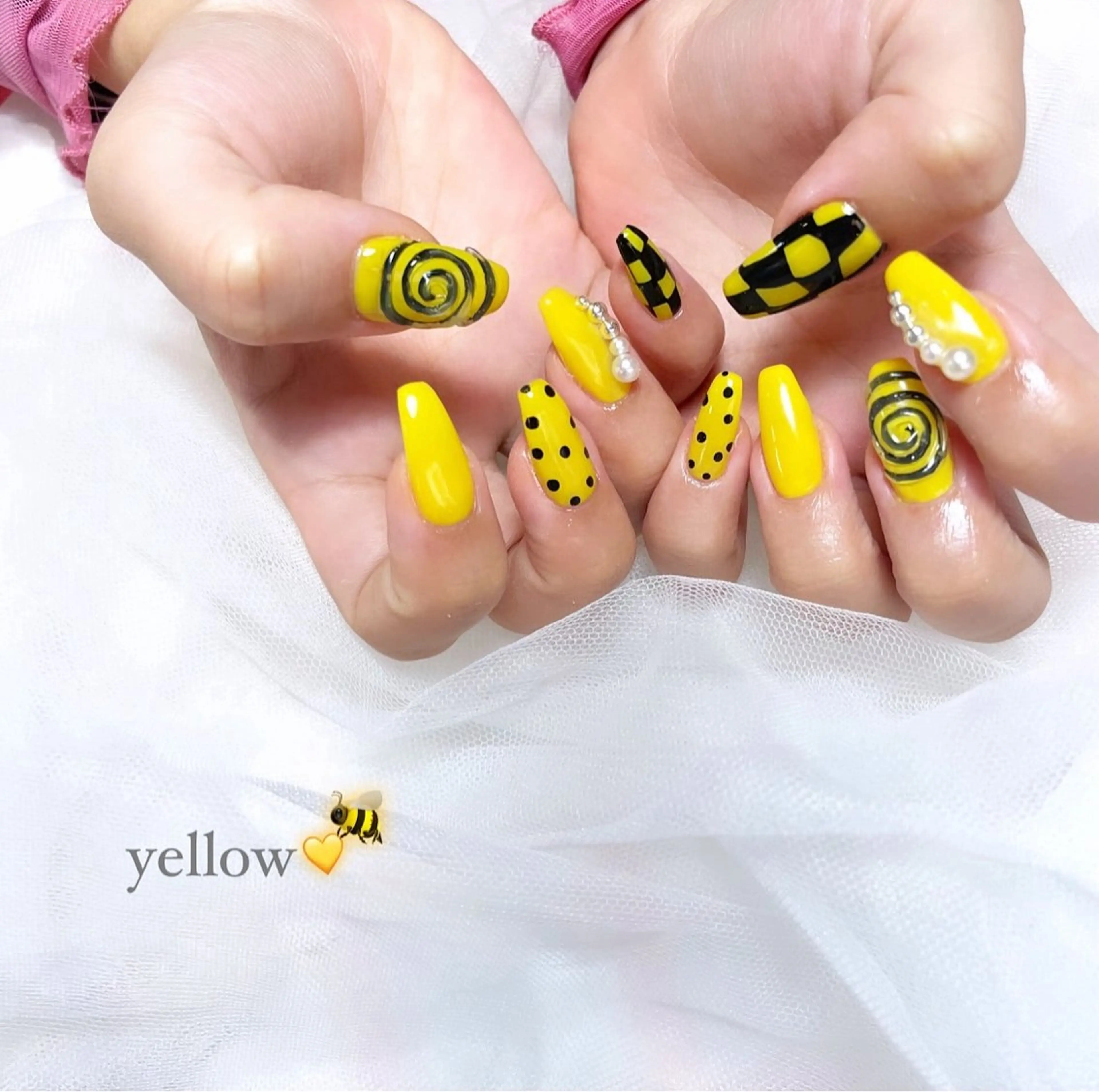 ネイル アートネイル 黄色 ハンドネイル キラオメ Neneのネイルデザイン