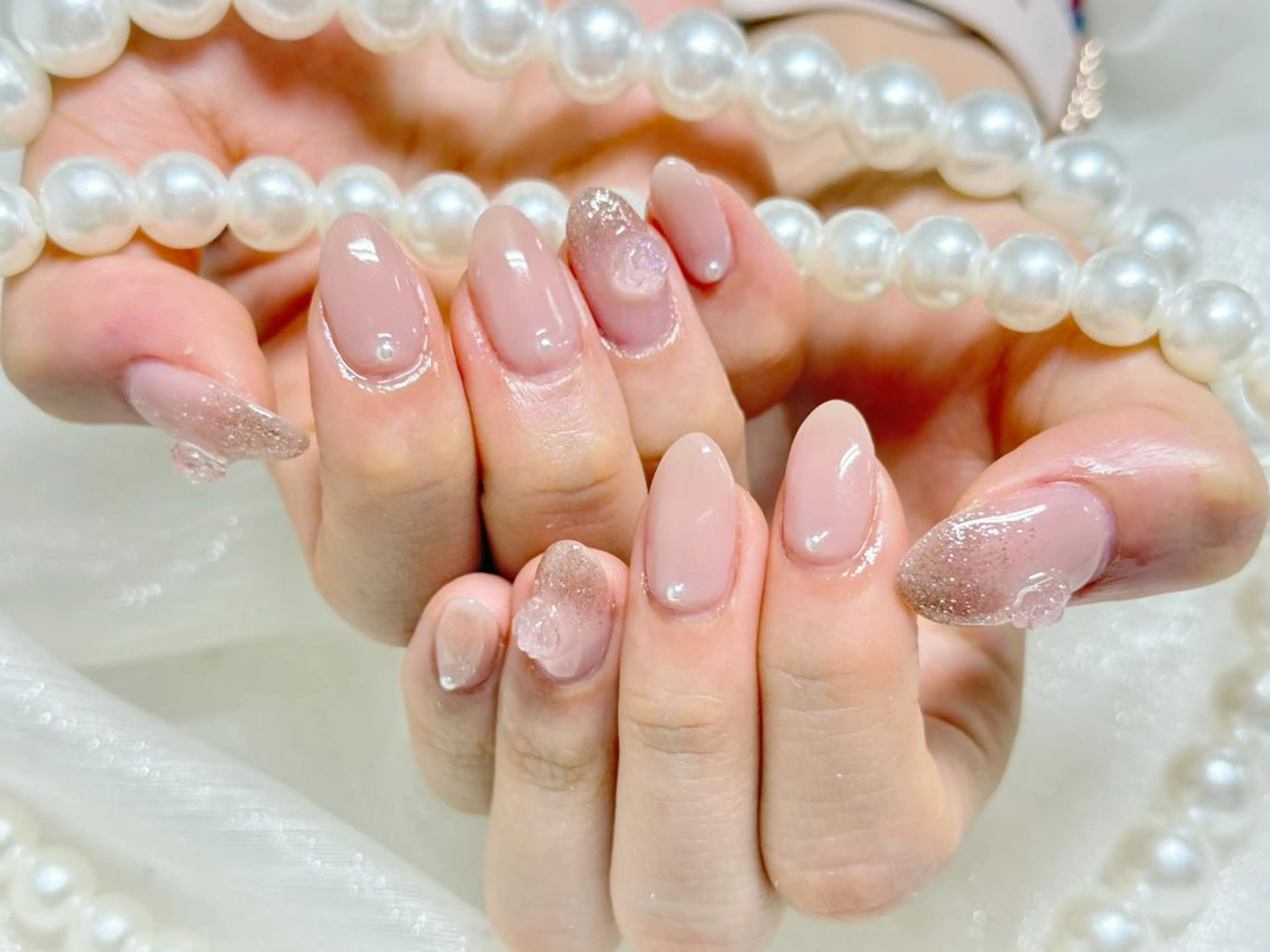 ネイル オーロラネイル 長さ出し フレンチネイル ガーリー キラキラネイル ハンドネイル Ru na🍳のネイルデザイン