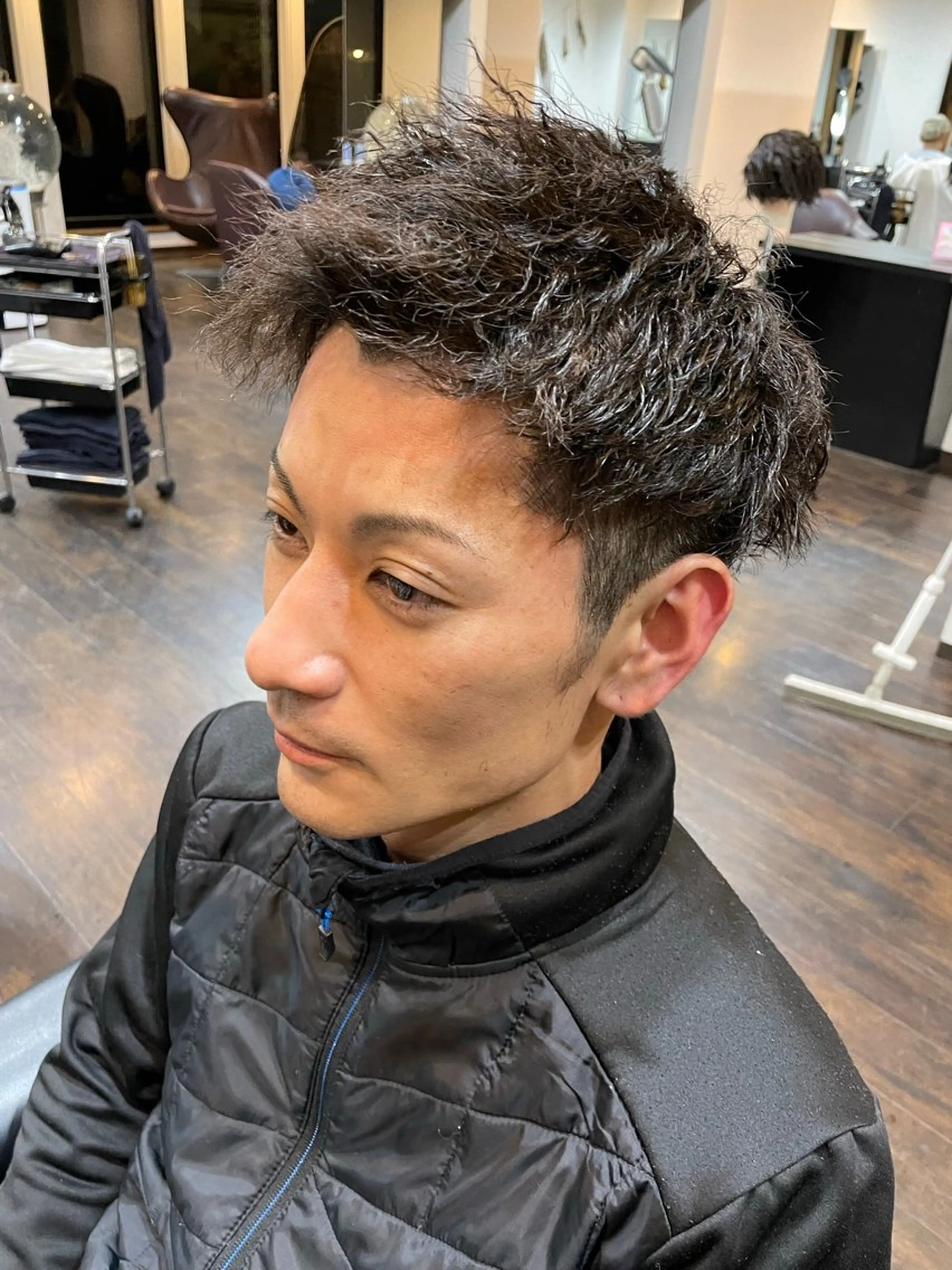 ショート パーマ メンズ メンズパーマ メンズツイストパーマ ツイストパーマ カット パーマ 穐田 航のヘアスタイル