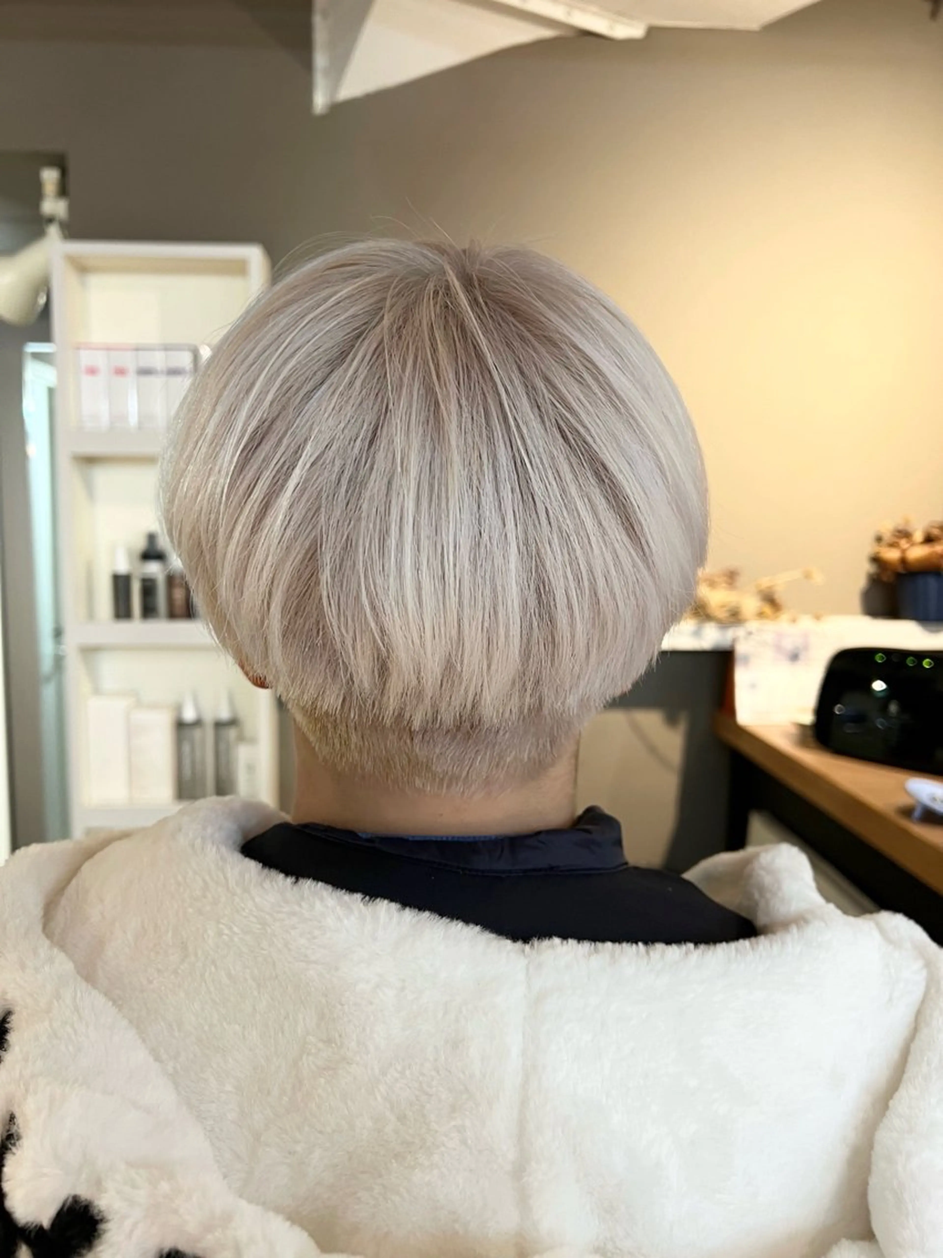 ショート カラー ブリーチ daiki 原宿のヘアスタイル