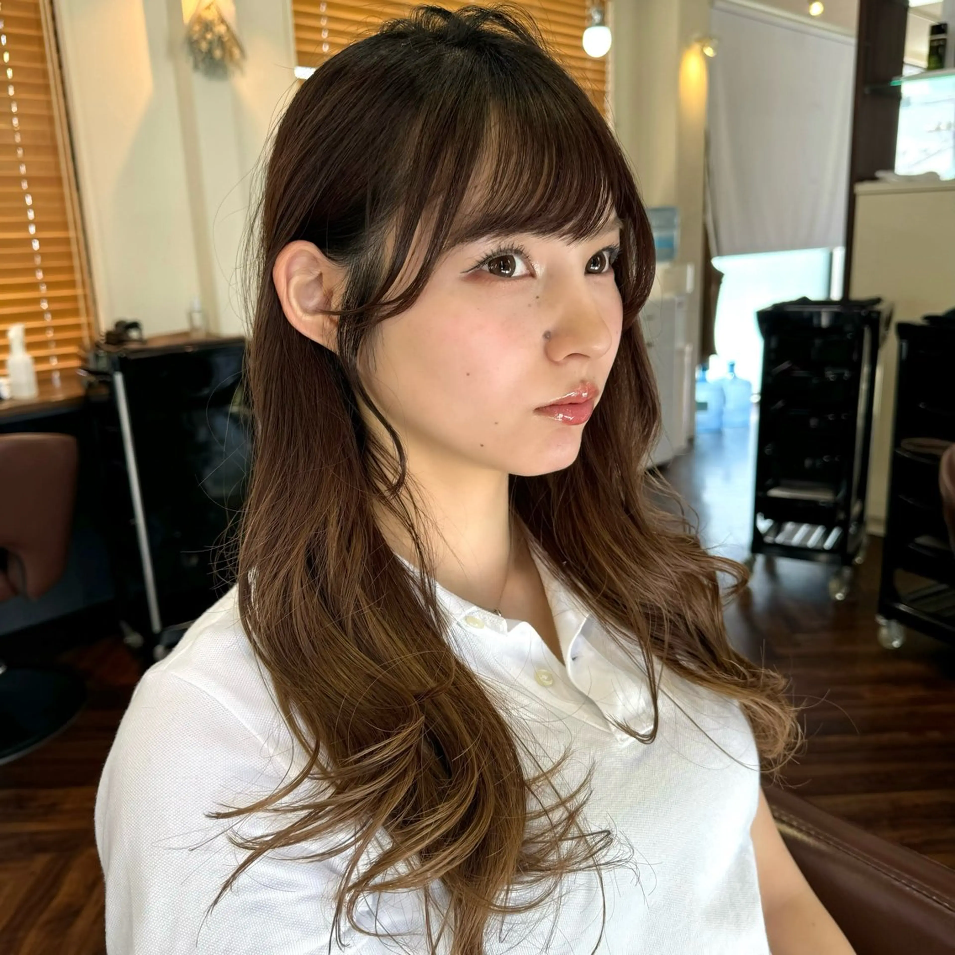 ロング レイヤーカット 縮毛矯正 カット ヘアカラー トリートメント 尾崎 海璃のヘアスタイル