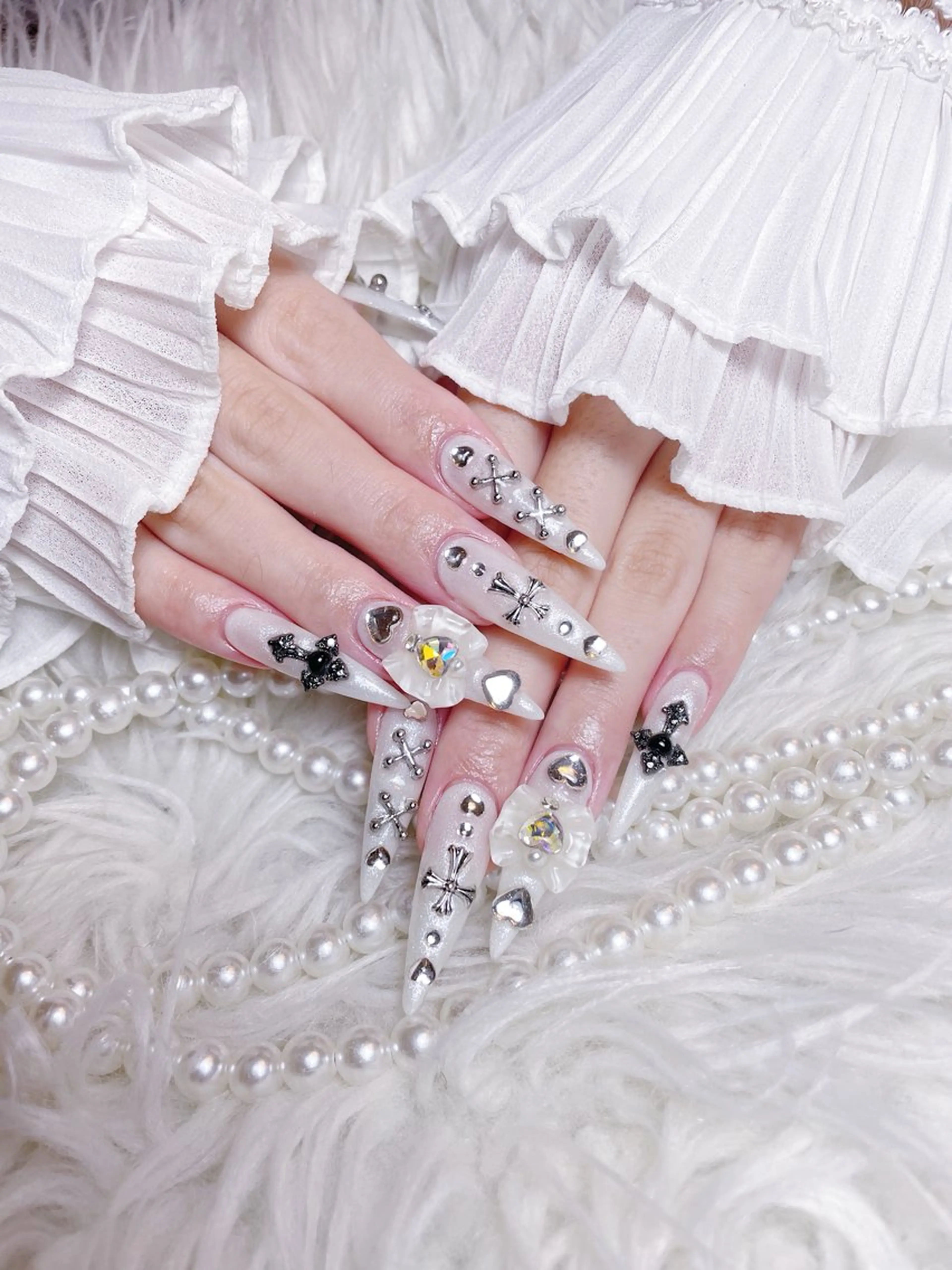 ネイル チークネイル 長さ出し フラワーネイル フレンチネイル ガーリー ハンドネイル NEW NAIL所属・NEW NAIL 池袋のネイルデザイン