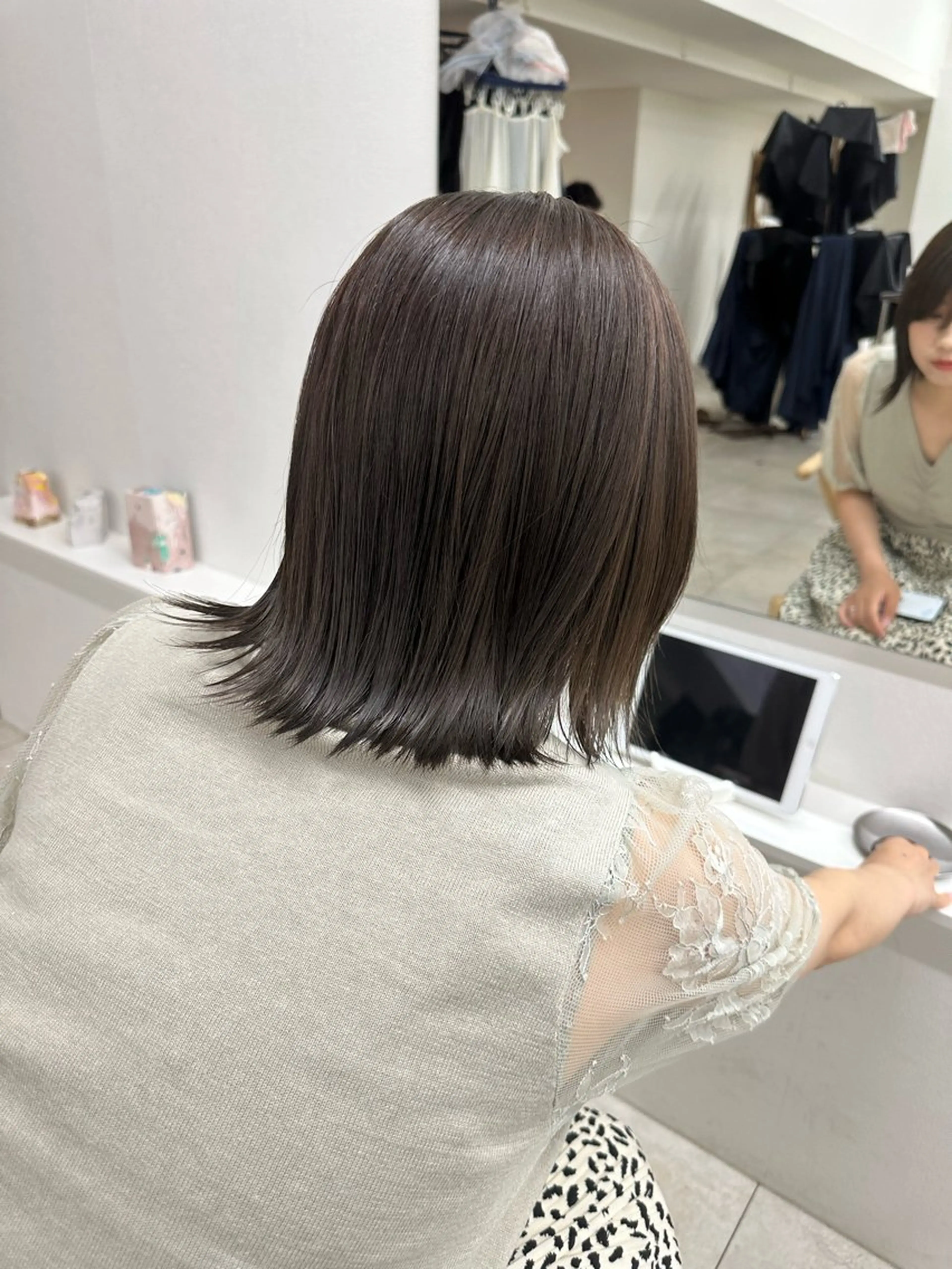 ミディアム カラー ベージュカラー 林 莉央のヘアスタイル