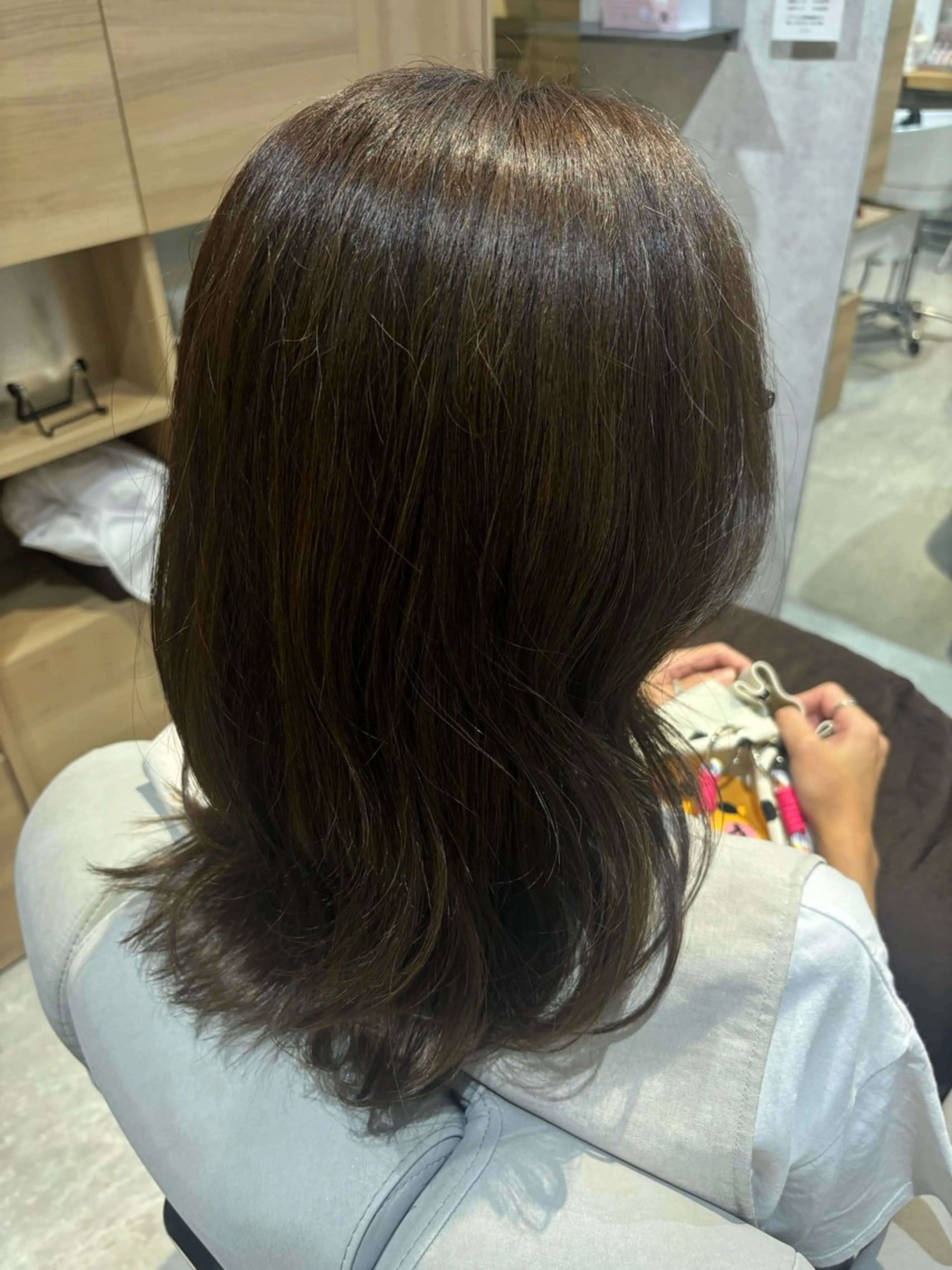 セミロング カラー meuche…lego【ミューシェ】所属・西村 春菜のヘアスタイル