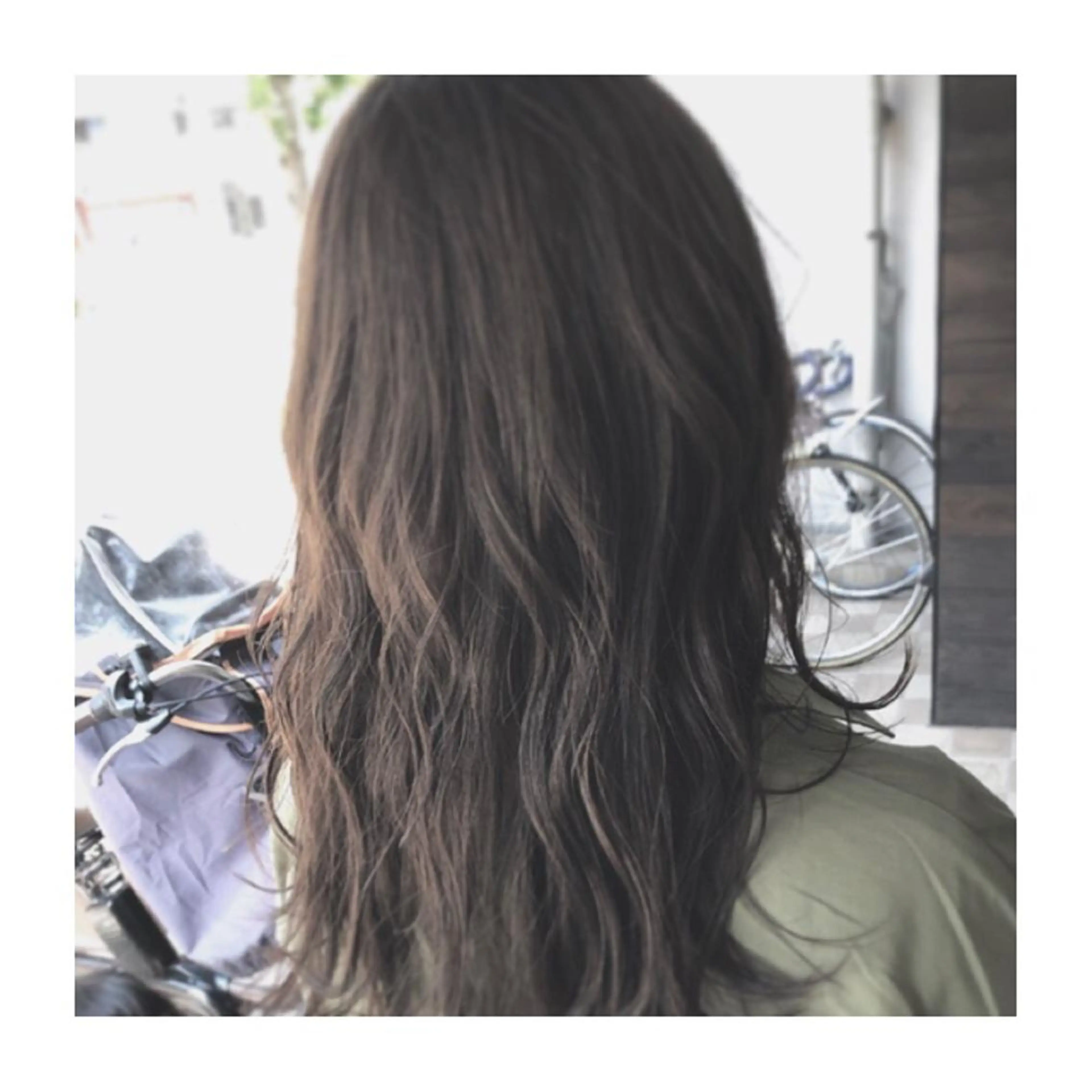 セミロング カラー アッシュ 小國 綾かのヘアスタイル