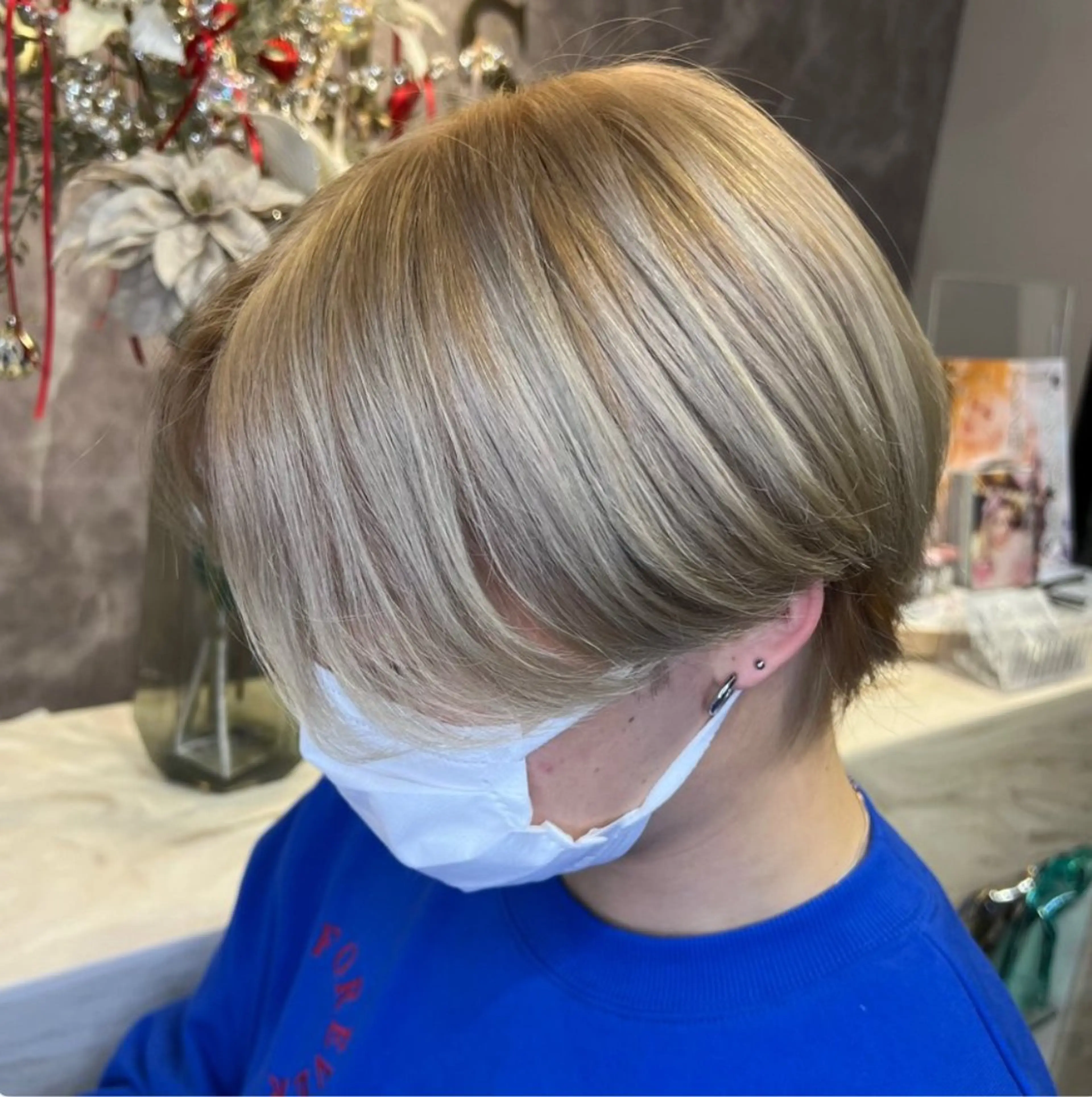 ショート カラー シールエクステ ベージュカラー ブリーチ ケアブリーチ 透明感カラー ヘアカラー ハイトーン/髪質改善 🦋KASUGA🖤のヘアスタイル