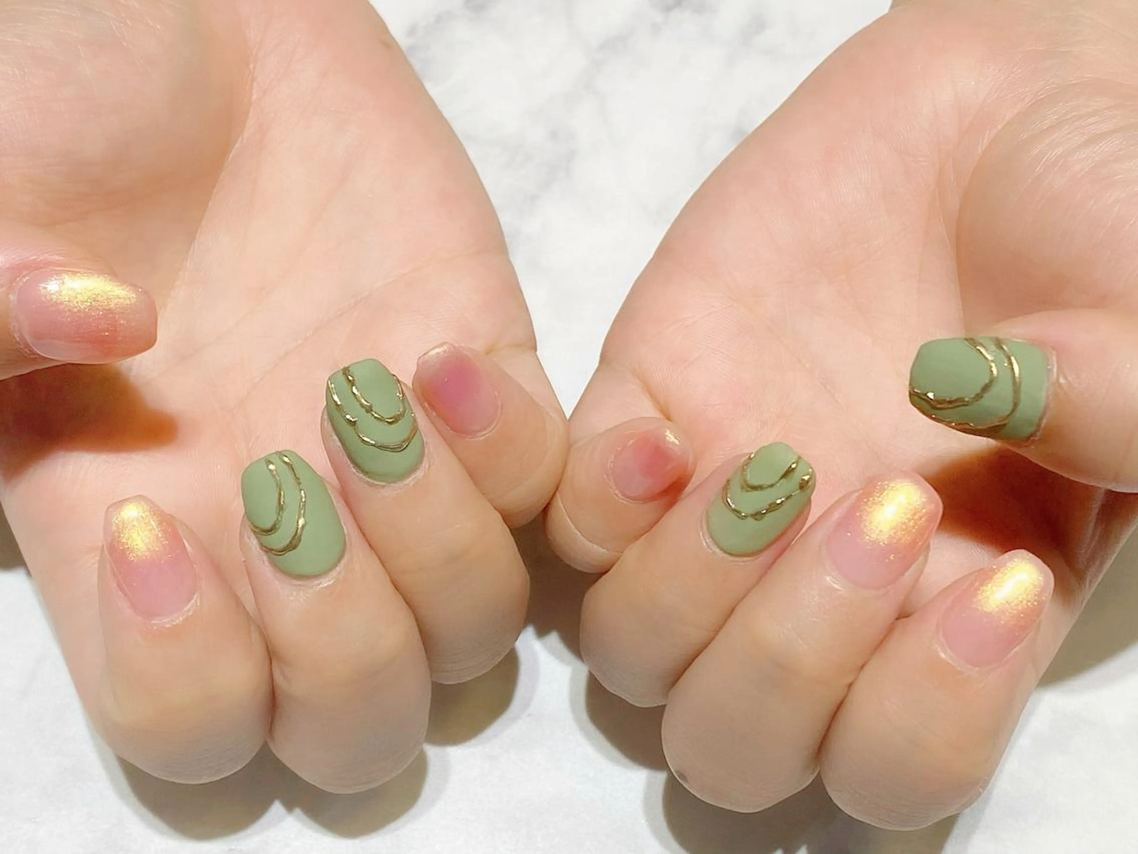 ネイル ジェルネイル YUN 💅のネイルデザイン