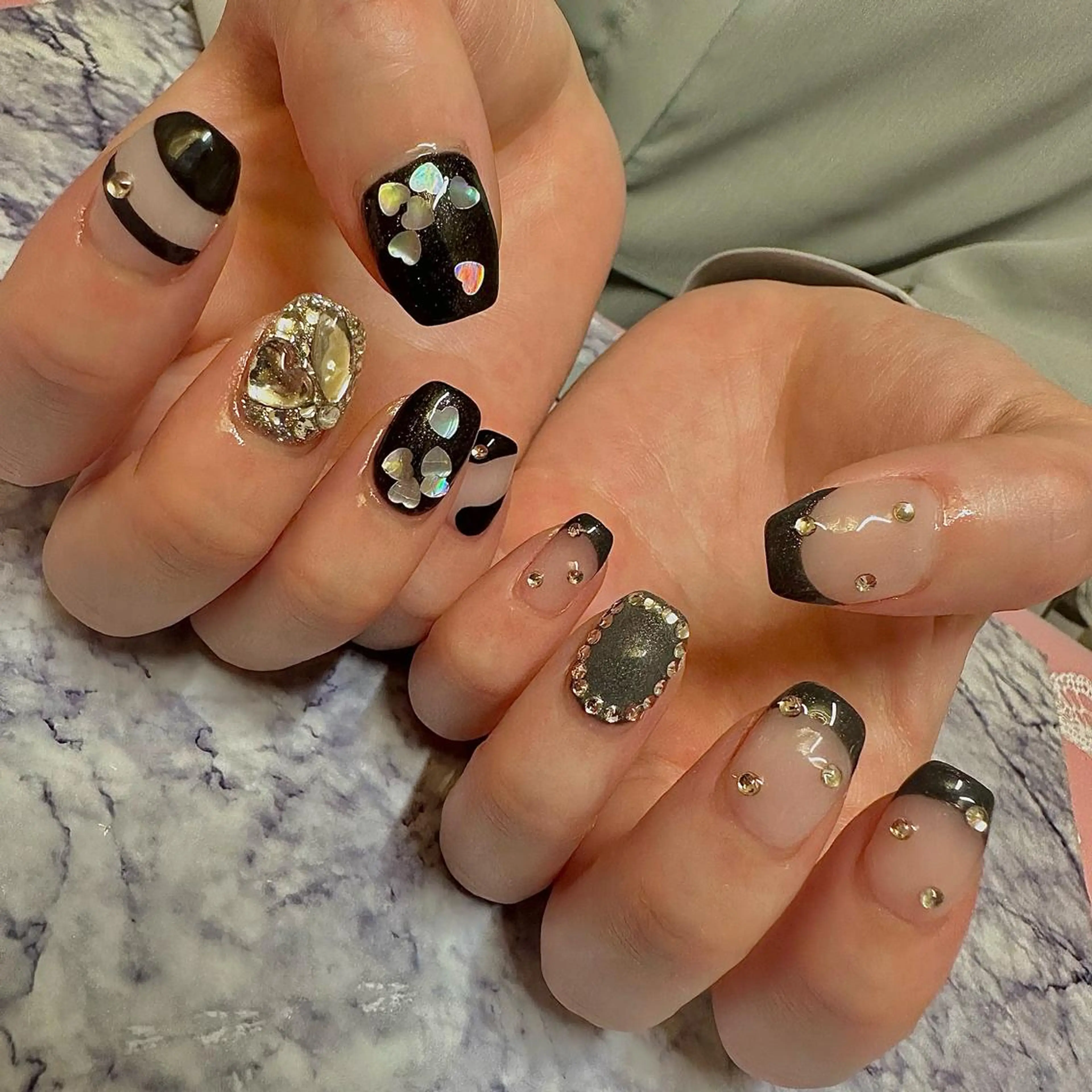 ネイル ストーンネイル ハンドネイル Pretzels🥨 【プレッツェル】ミウのネイルデザイン