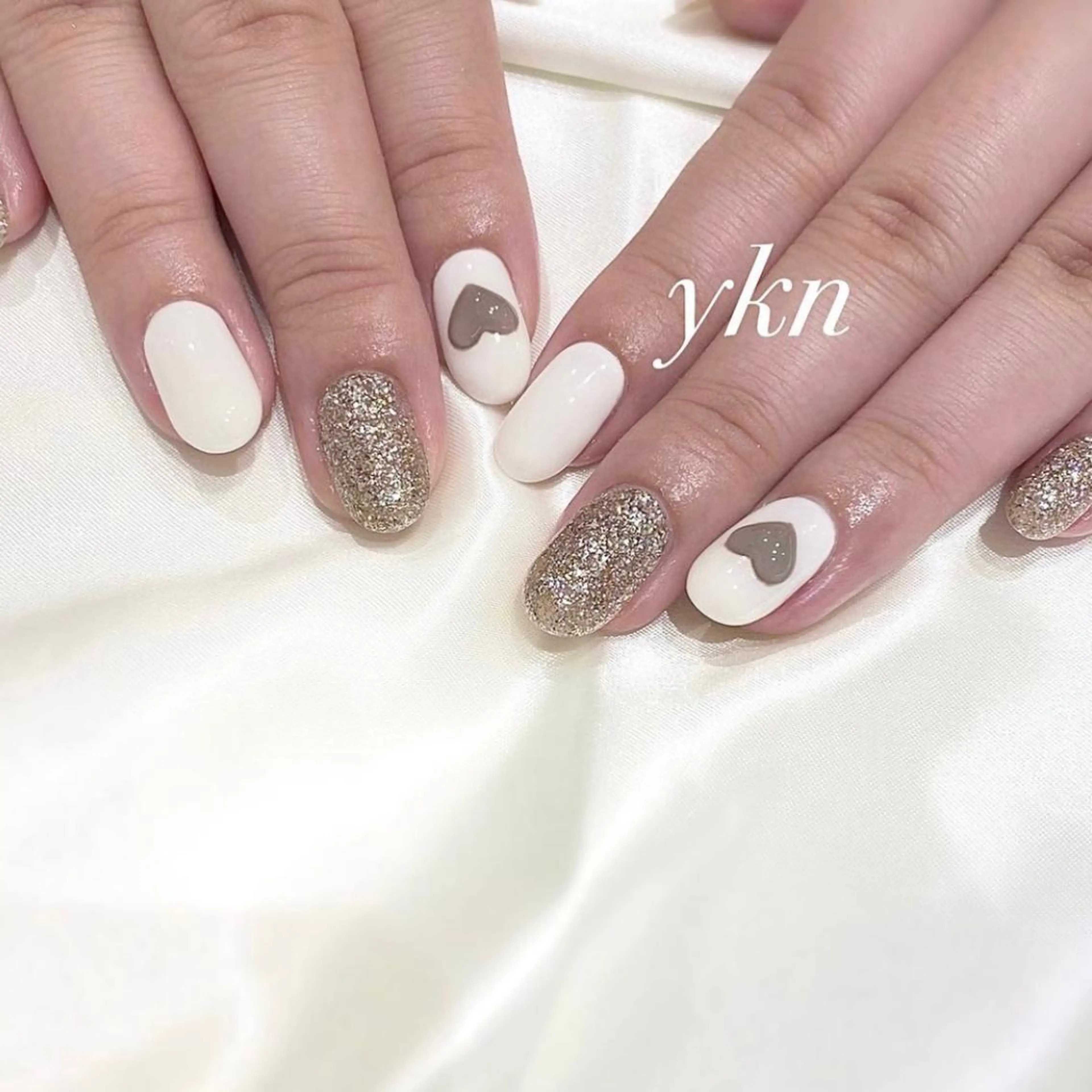 ネイル キラキラネイル ワンカラーネイル ハンドネイル melMoon .のネイルデザイン