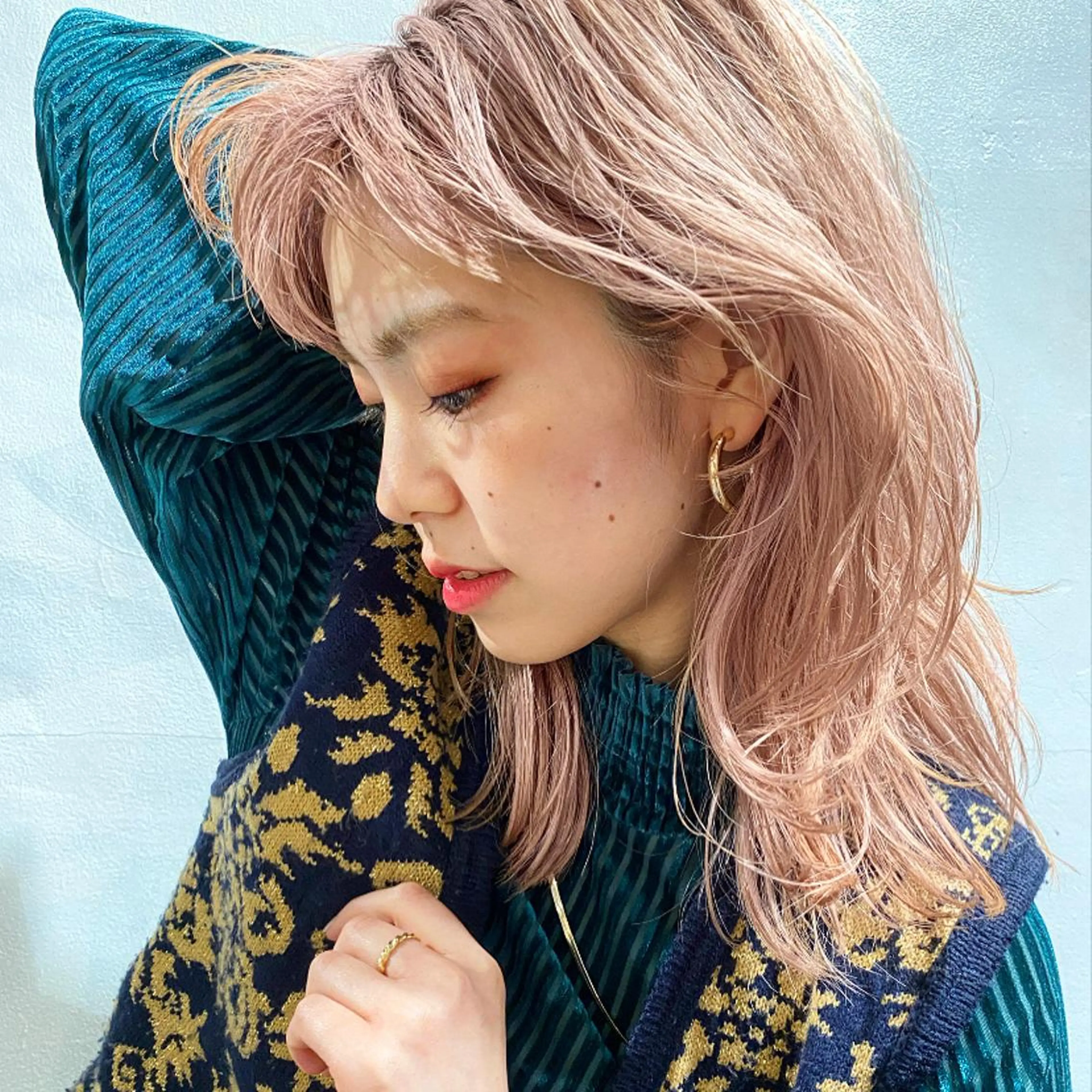 ミディアム カラー ハイトーンカラー ピンクカラー レイヤー/ショート透 明感カラー/西田祐賀のヘアスタイル