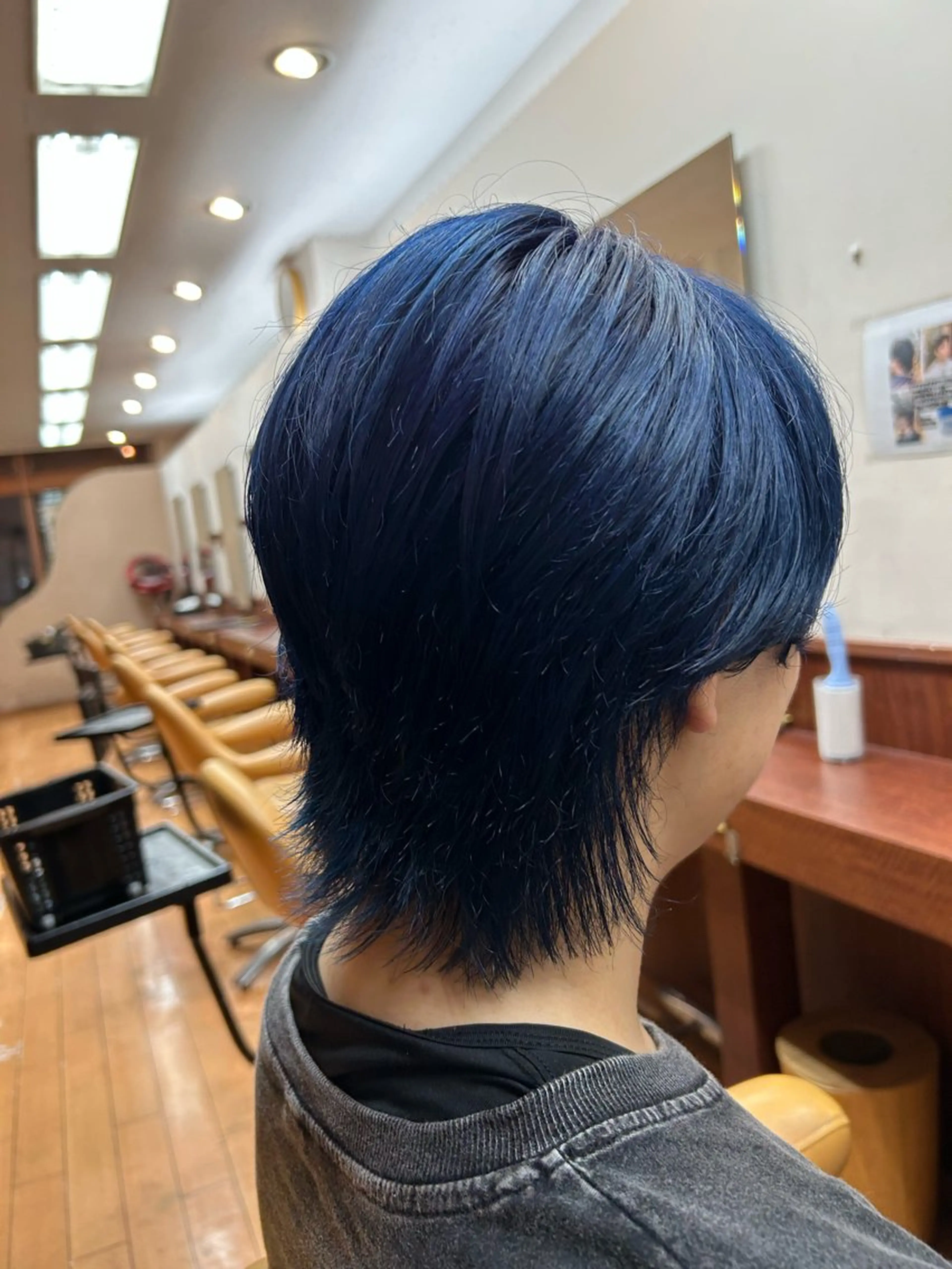 カラー メンズ ネイビーカラー ルキ🌈ブリーチカラ ー&メンズパーマ🦄のヘアスタイル