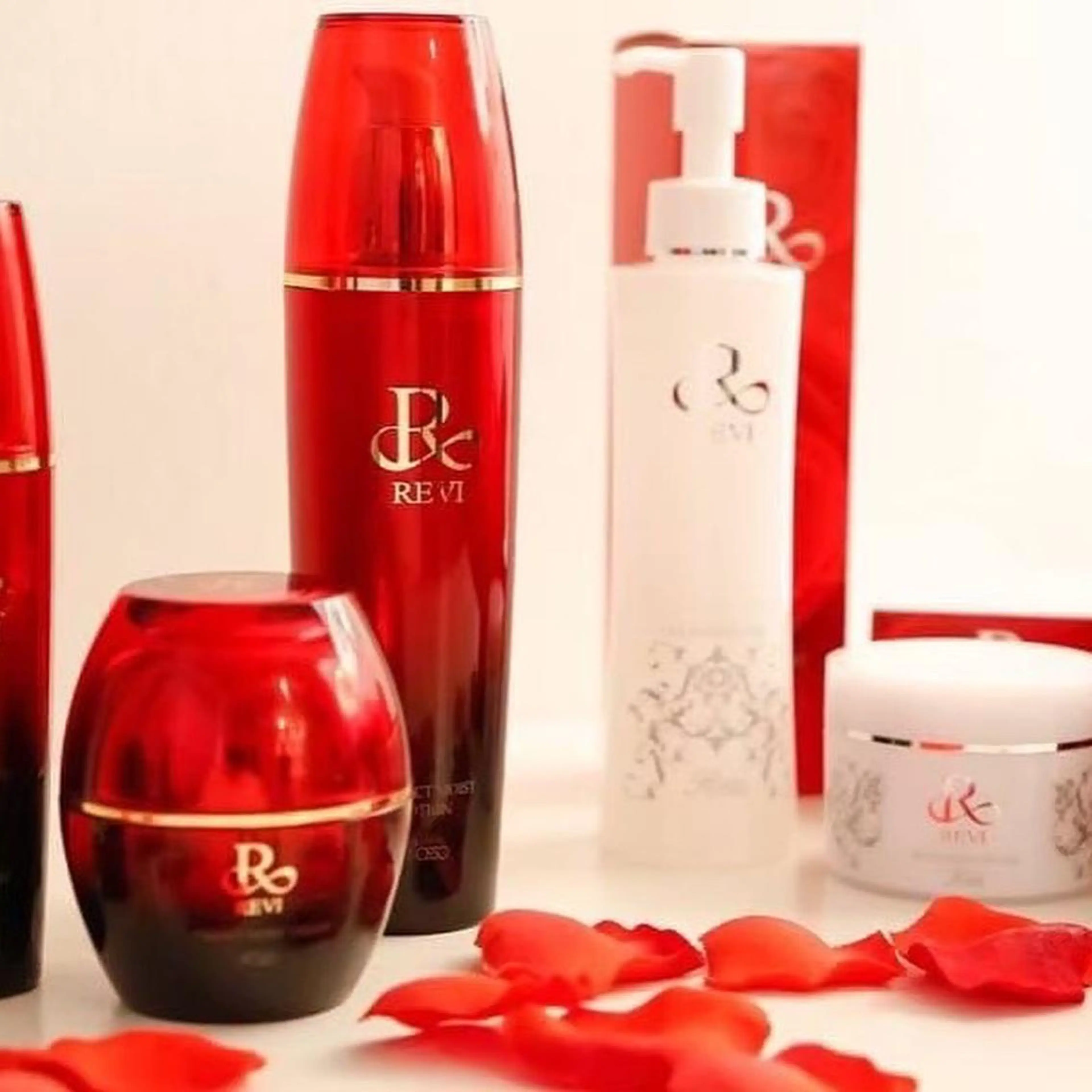 ミディアム カラー パーマ ヘアアレンジ メンズ キッズ ネイル マツエク・マツパ アイブロウ 【ハーブ×毛穴洗浄】 THE MORE千葉のエステ・リラクイメージ