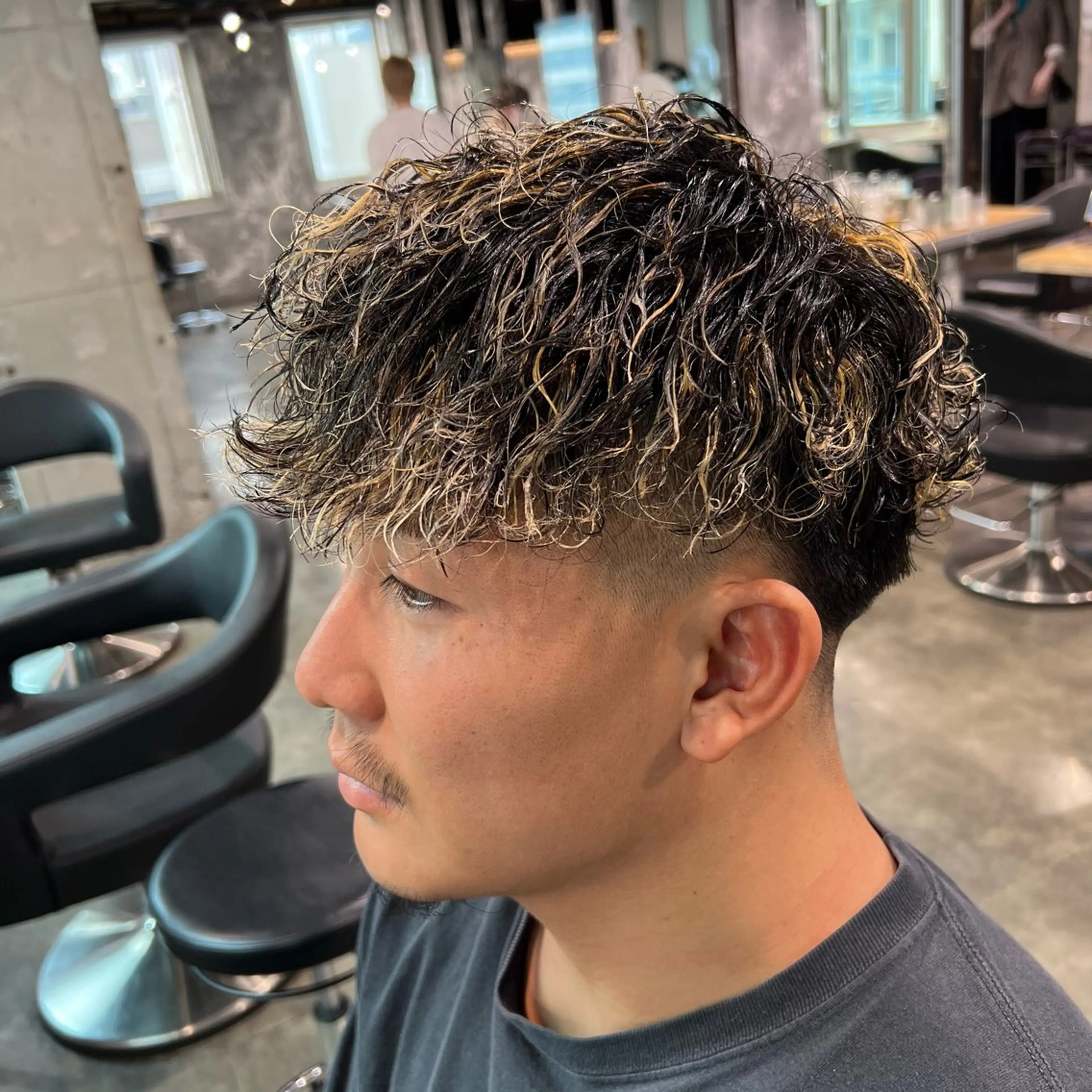 ショート カラー パーマ ヘアアレンジ メンズ キッズ アップバング センターパート メンズハイライト マッシュ メンズパーマ 🔷横浜1のパーマ 職人🔷将太郎のヘアスタイル